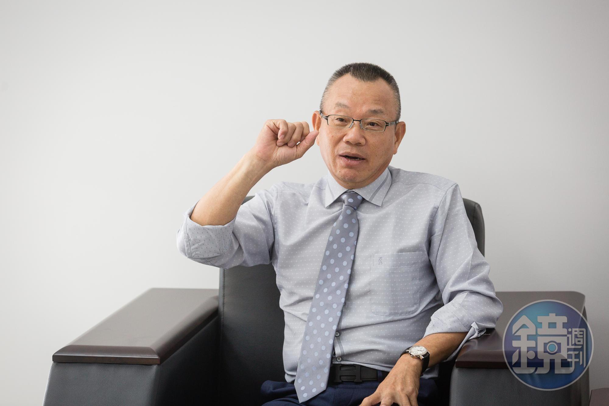 侯嘉生個性積極敢衝,從上品成立第2年就加入團隊,陪著公司從10人小廠拚成亞洲鐵氟龍內襯設備龍頭廠。