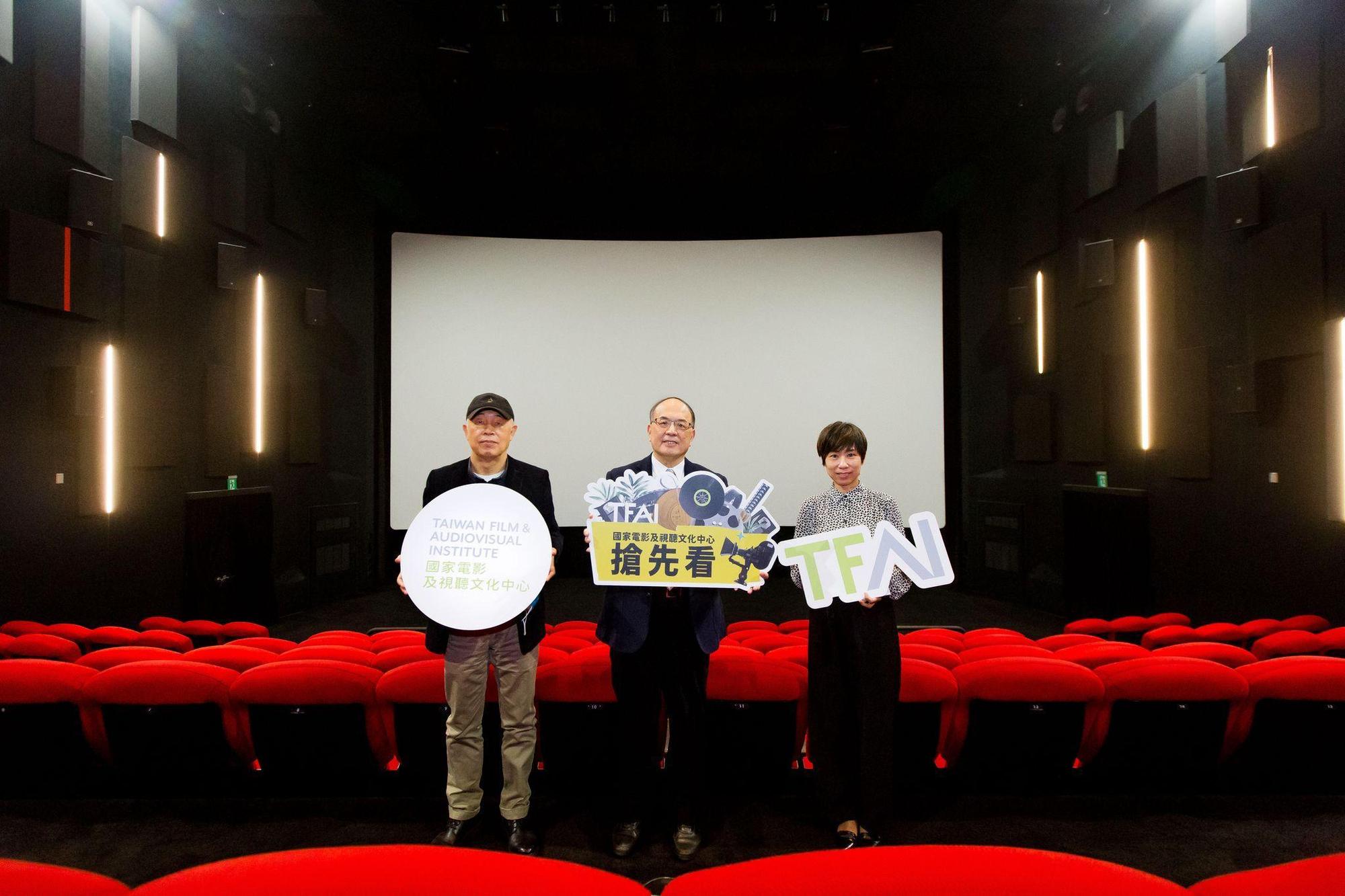 金馬音效大師杜篤之監造高規格國家級影廳，國家影視聽中心董事長藍祖蔚（中）、執行長王君琦（右）期望影廳落成未來能帶動台灣電影環境更加進步。（國家影視聽中心提供）