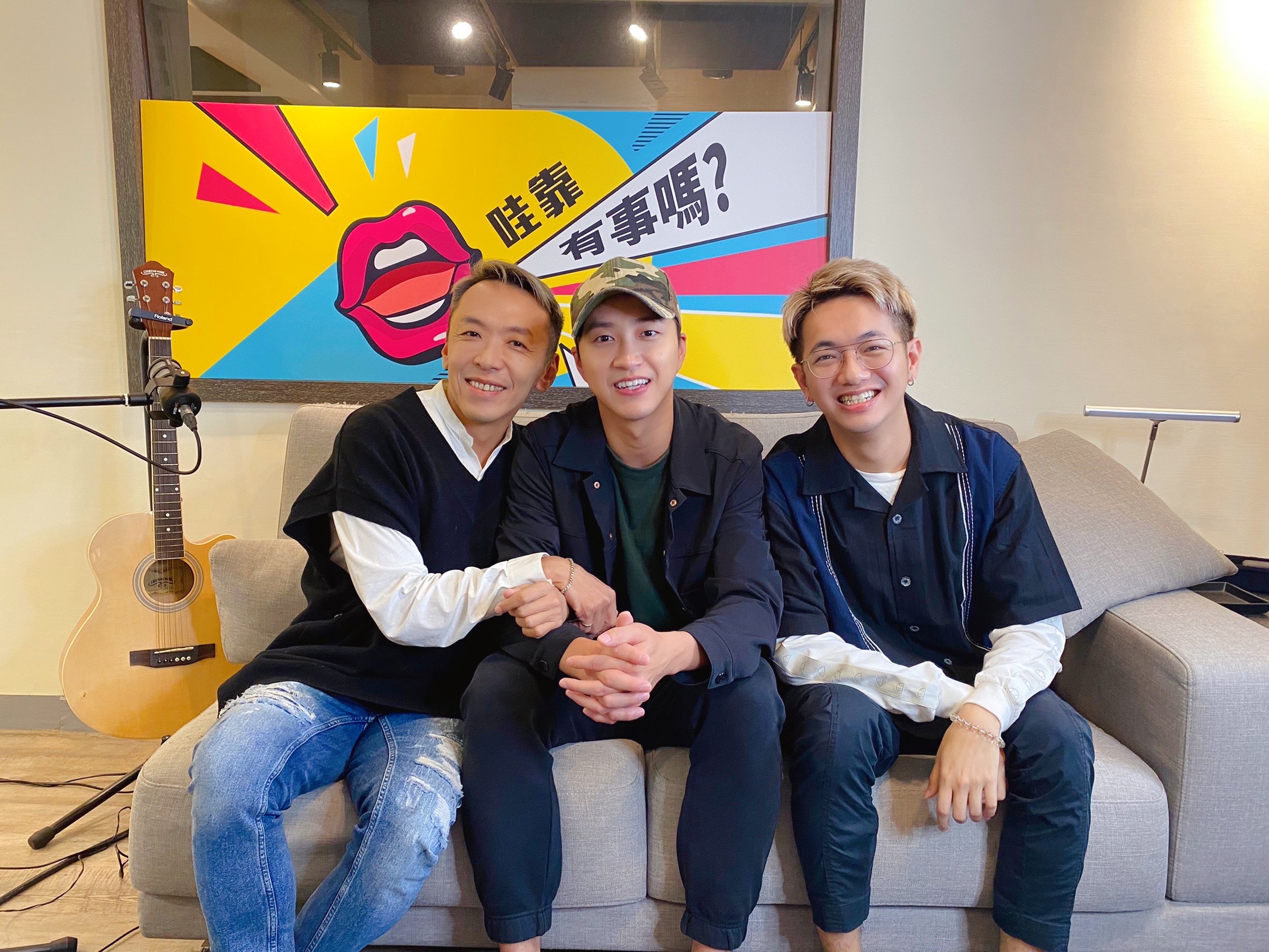 Podcast與Youtube節目《Wow靠！有事嗎》，全新改版更名為《哇靠有事嗎》，由吳小帽、阿平主持，首集來賓為江宏傑談婚變後的心情。（《哇靠有事嗎》提供）