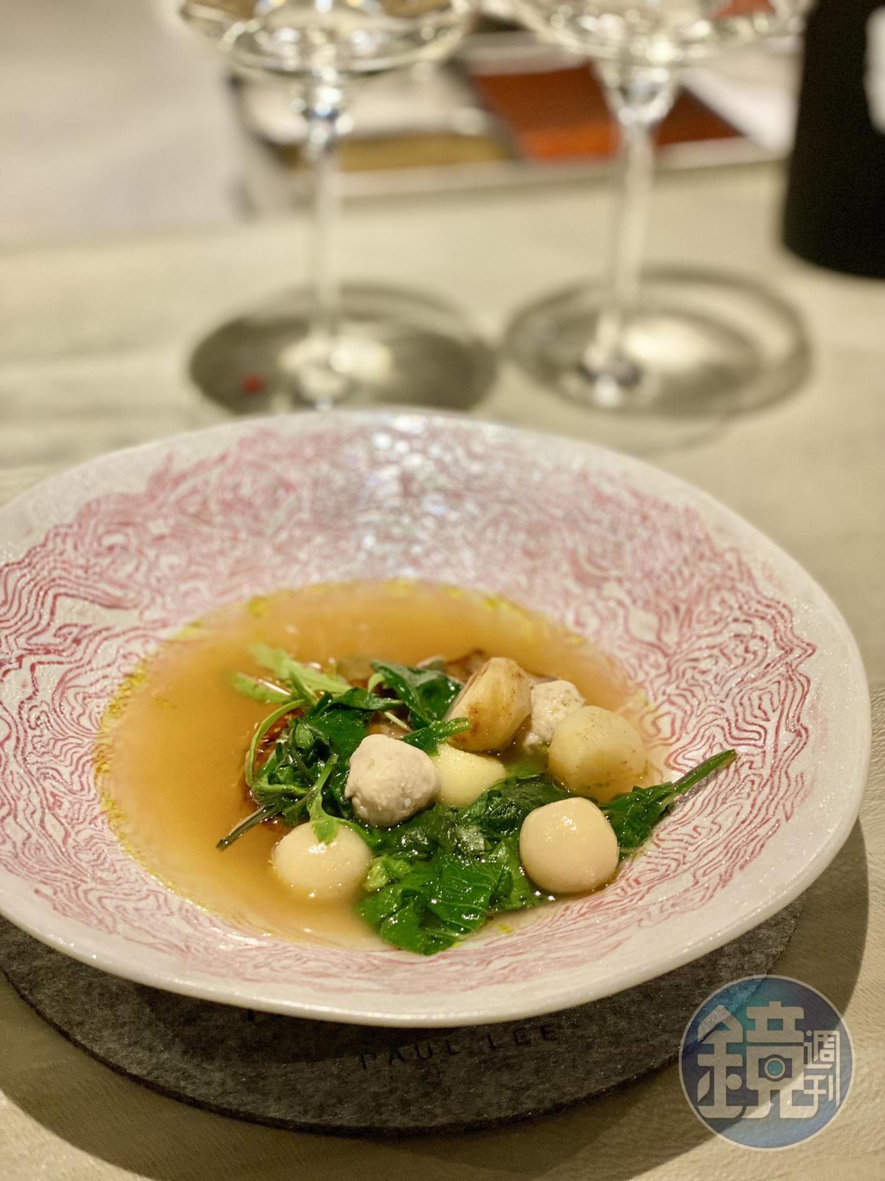 將法菜經典的鴨肝、防風草與芹菜根的搭配，做成鹹湯圓的版本。