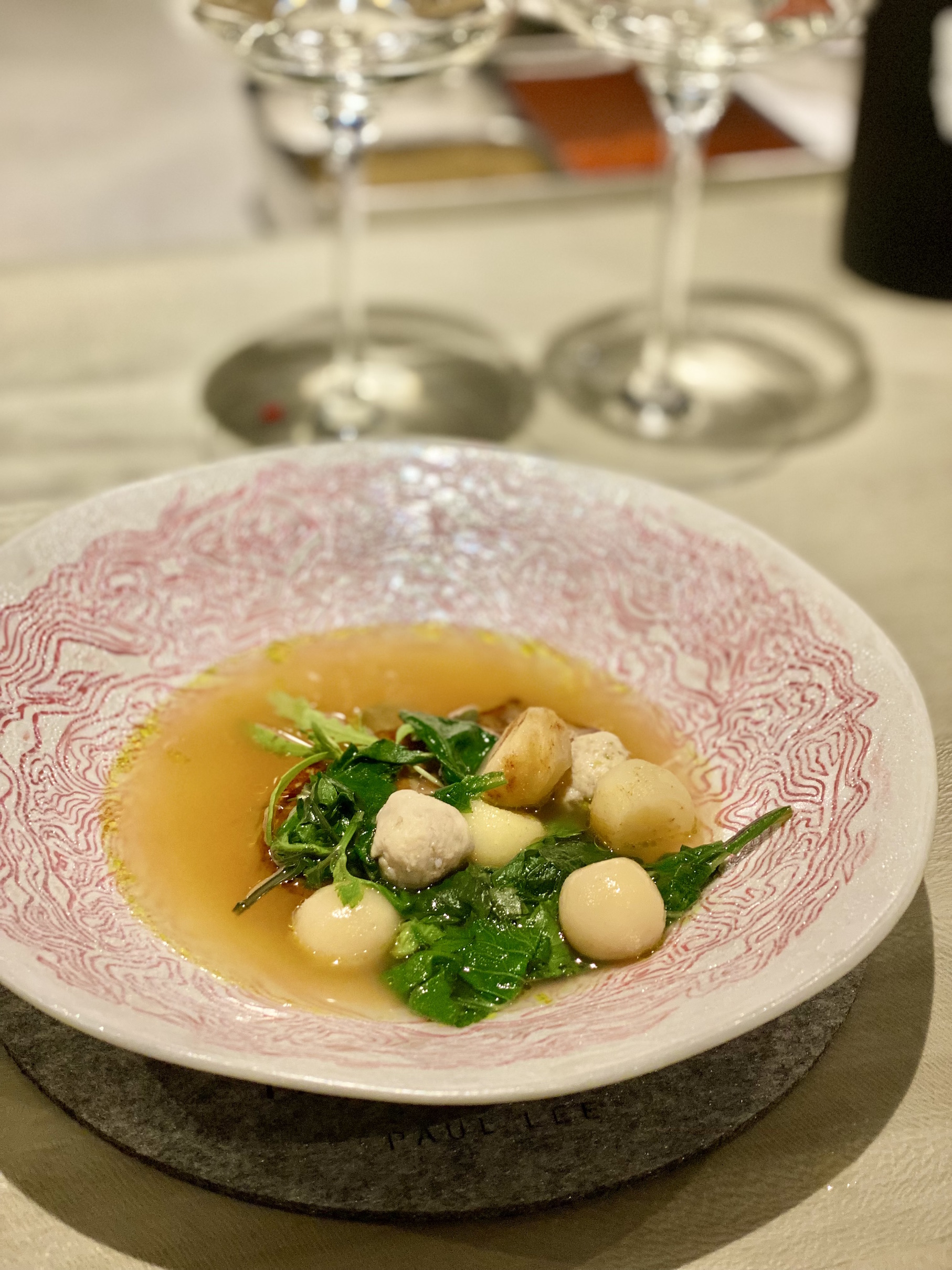將法菜經典的鴨肝、防風草與芹菜根的搭配，做成鹹湯圓的版本。