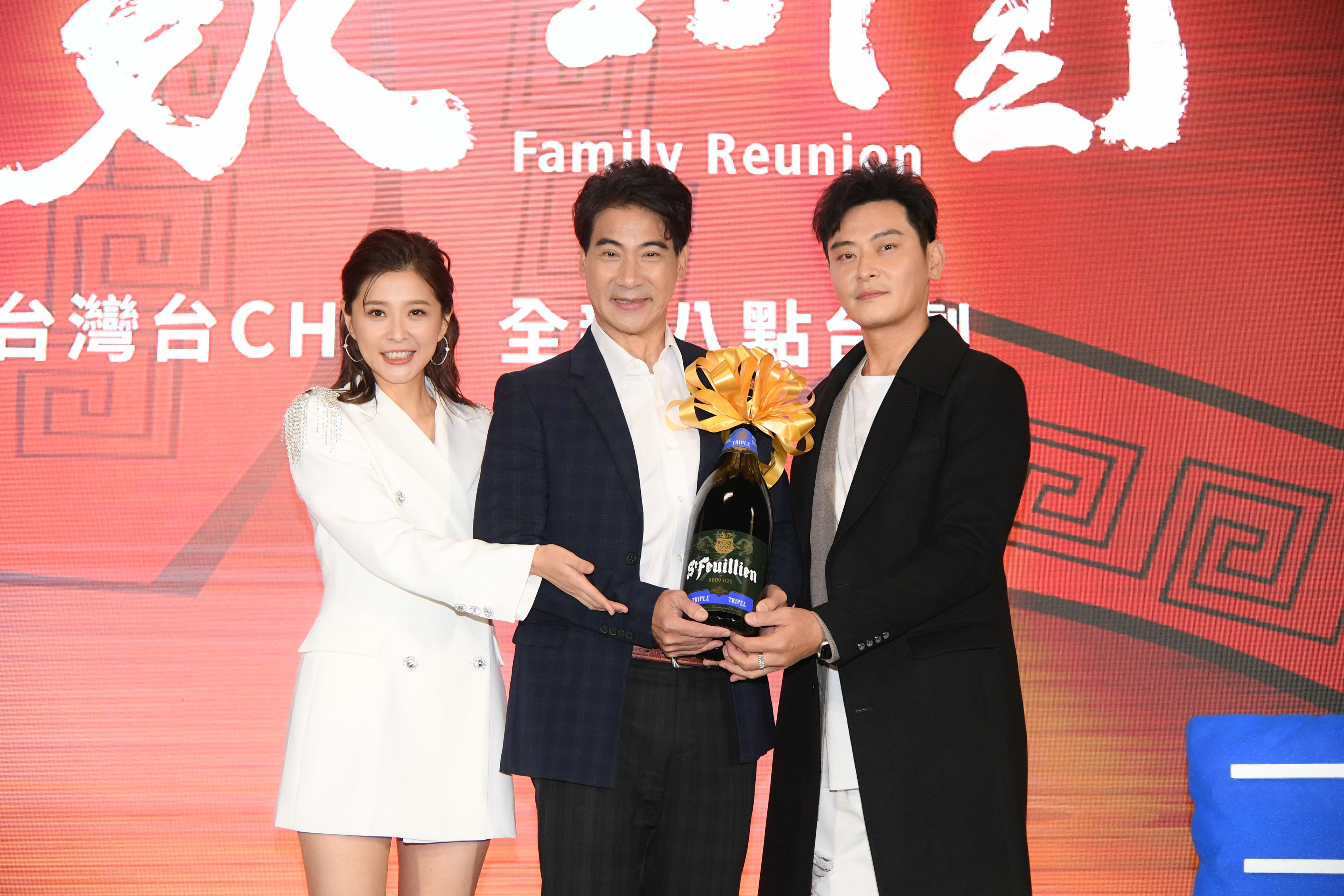 陳冠霖、李燕與翁家明為新戲造勢。（三立提供）