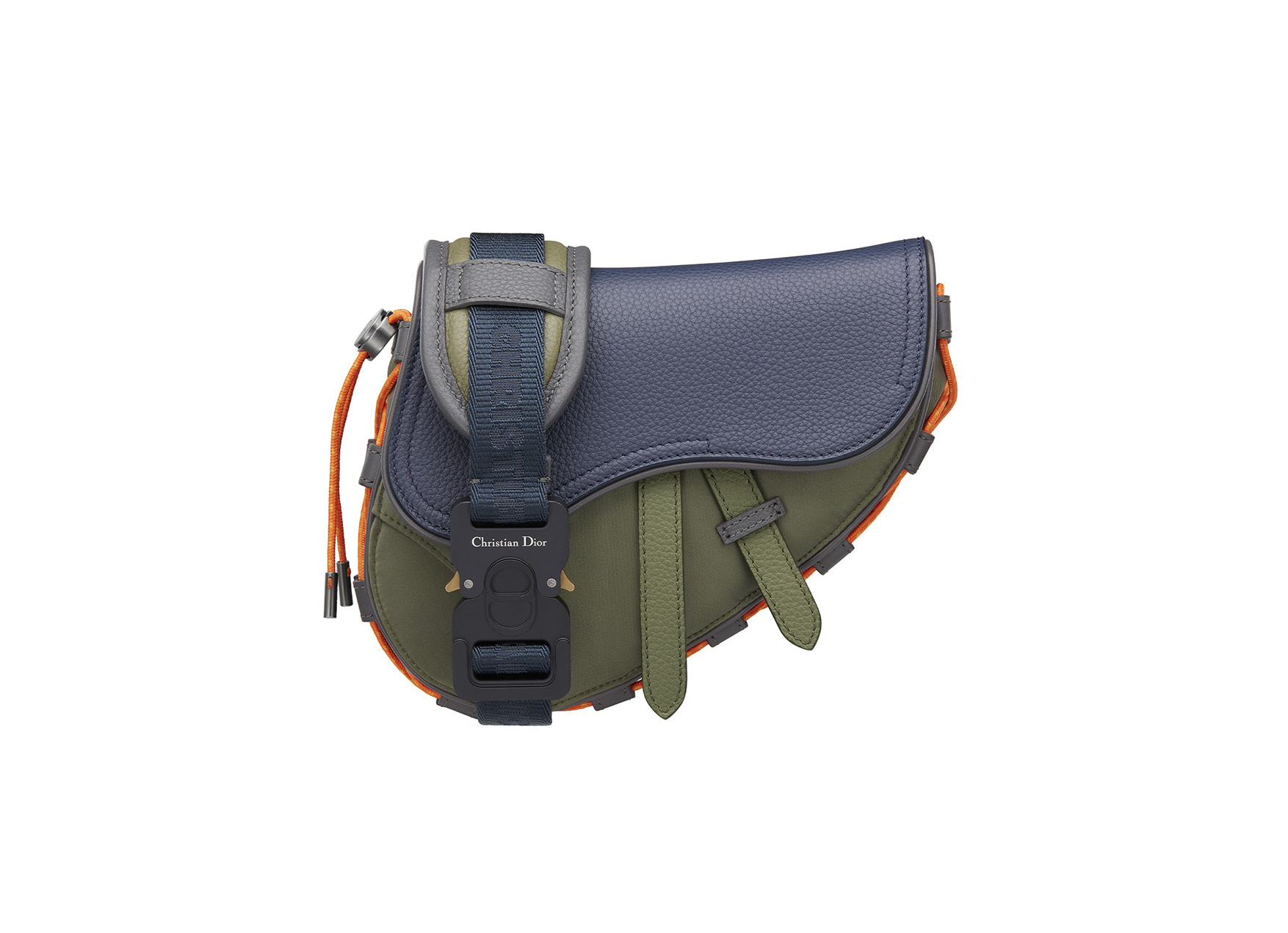 DIOR and sacai SADDLE橄欖綠尼龍拼接海軍藍粒紋小牛皮迷你馬鞍包。NT$98,000。(DIOR提供)