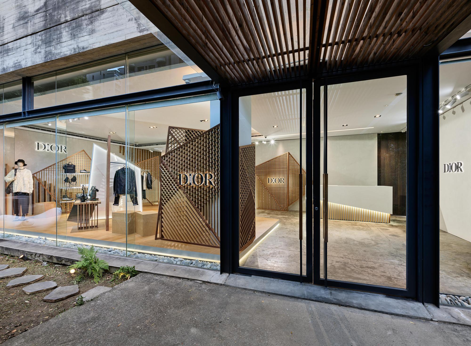 DIOR and sacai台中期間限定店店景。(DIOR提供)