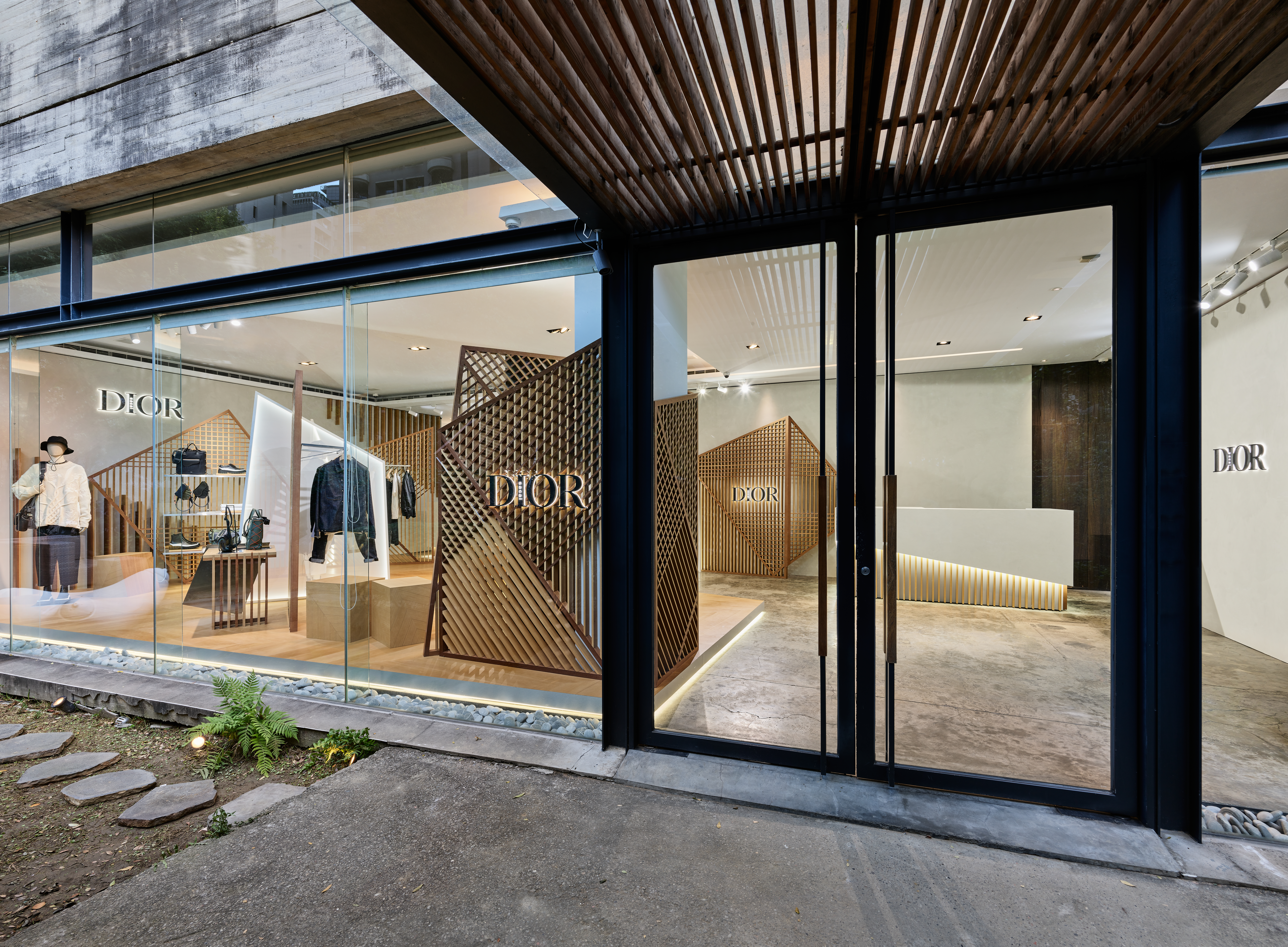 DIOR and sacai台中期間限定店店景。（DIOR提供）