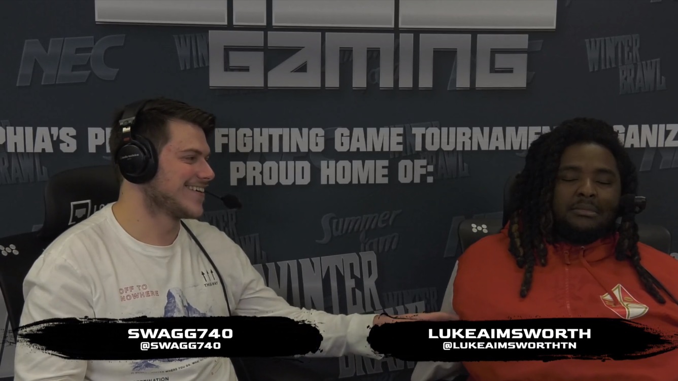 一名電玩賽評(右)在直播中睡著,讓網友笑翻。(翻攝twitch頻道「NerdStreetFGC」)