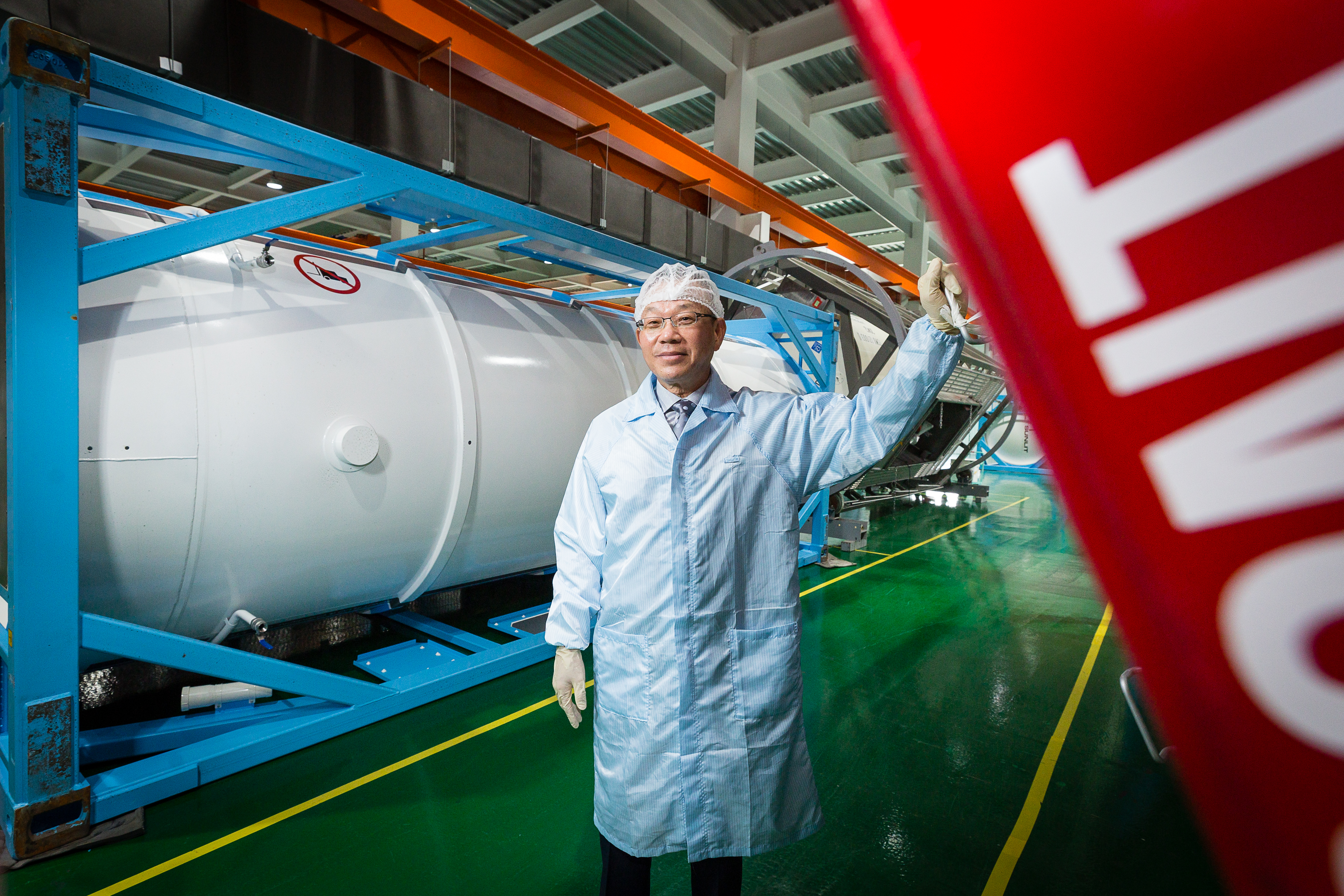 上品綜合工業在董事長侯嘉生帶領下，從生產各式鐵氟龍應用材料、內襯設備到整合設備工程，提供一站式服務，成為亞洲鐵氟龍內襯設備的龍頭。  