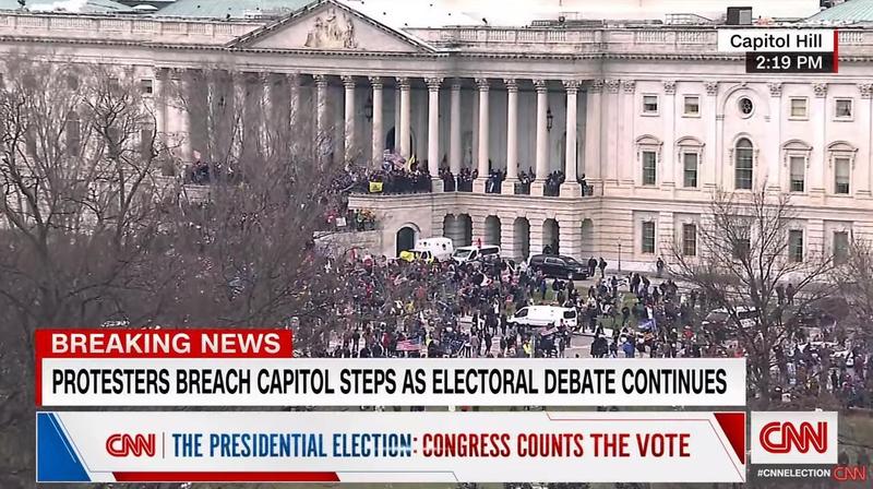 今年1月6日，川粉衝入國會大廈抗議，擾亂國會認證拜登當選。（翻攝自CNN）