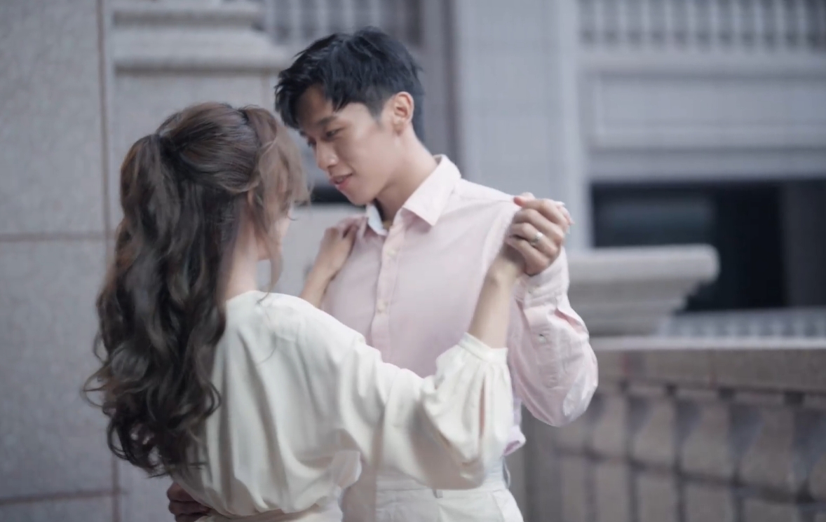 李智凱稍早於臉書分享要與交往6年的女友結婚好消息，網友紛紛獻上祝福。（翻攝自李智凱臉書）