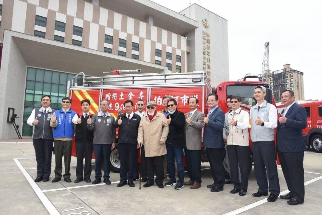 股市名人阿土伯捐贈22輛消防車給5縣市,總價值將近1億元,創台灣消防史上個人最高捐贈紀錄。(花蓮縣消防局提供)