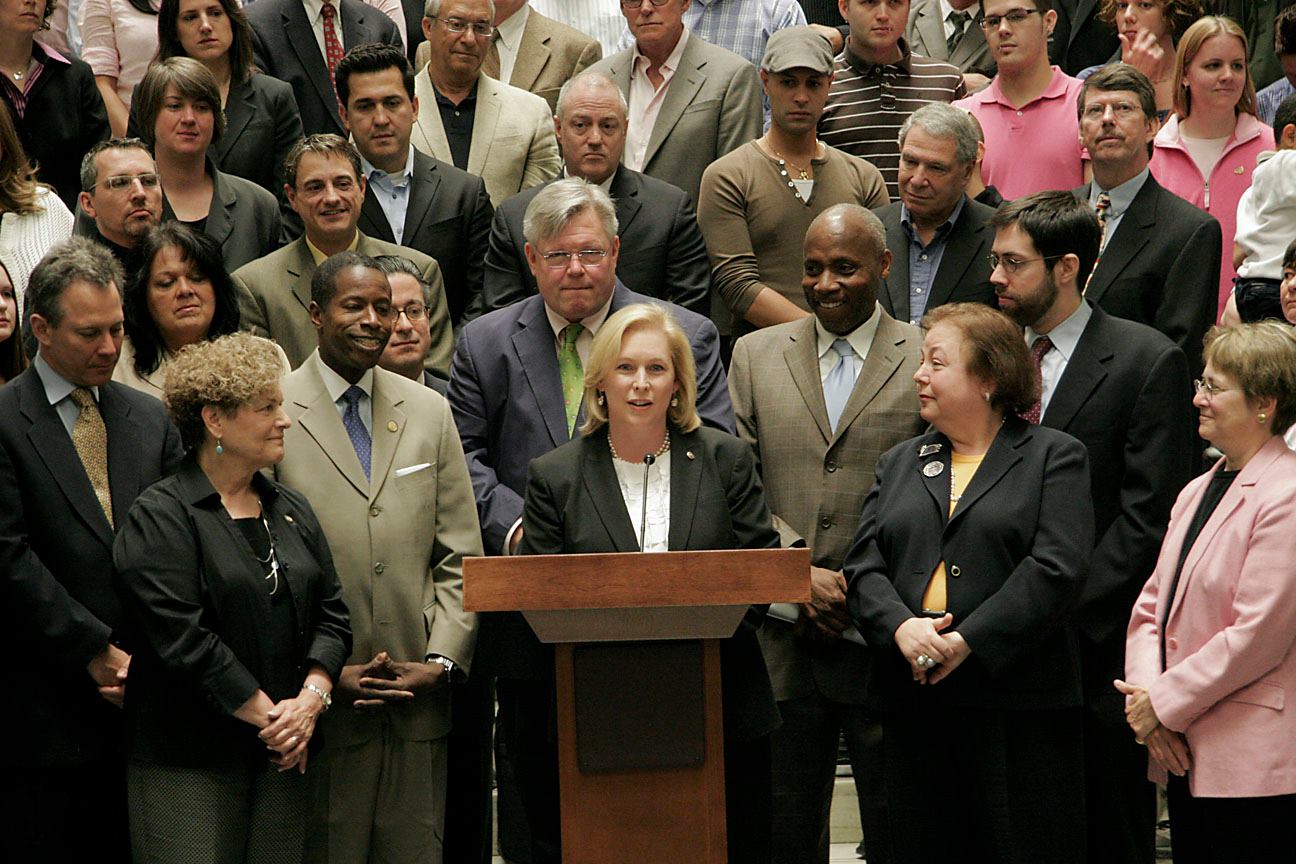 美國議員陸天娜提案在美國防部中，成立調查UFO的專屬辦公室。（翻攝Kirsten Gillibrand Facebook）