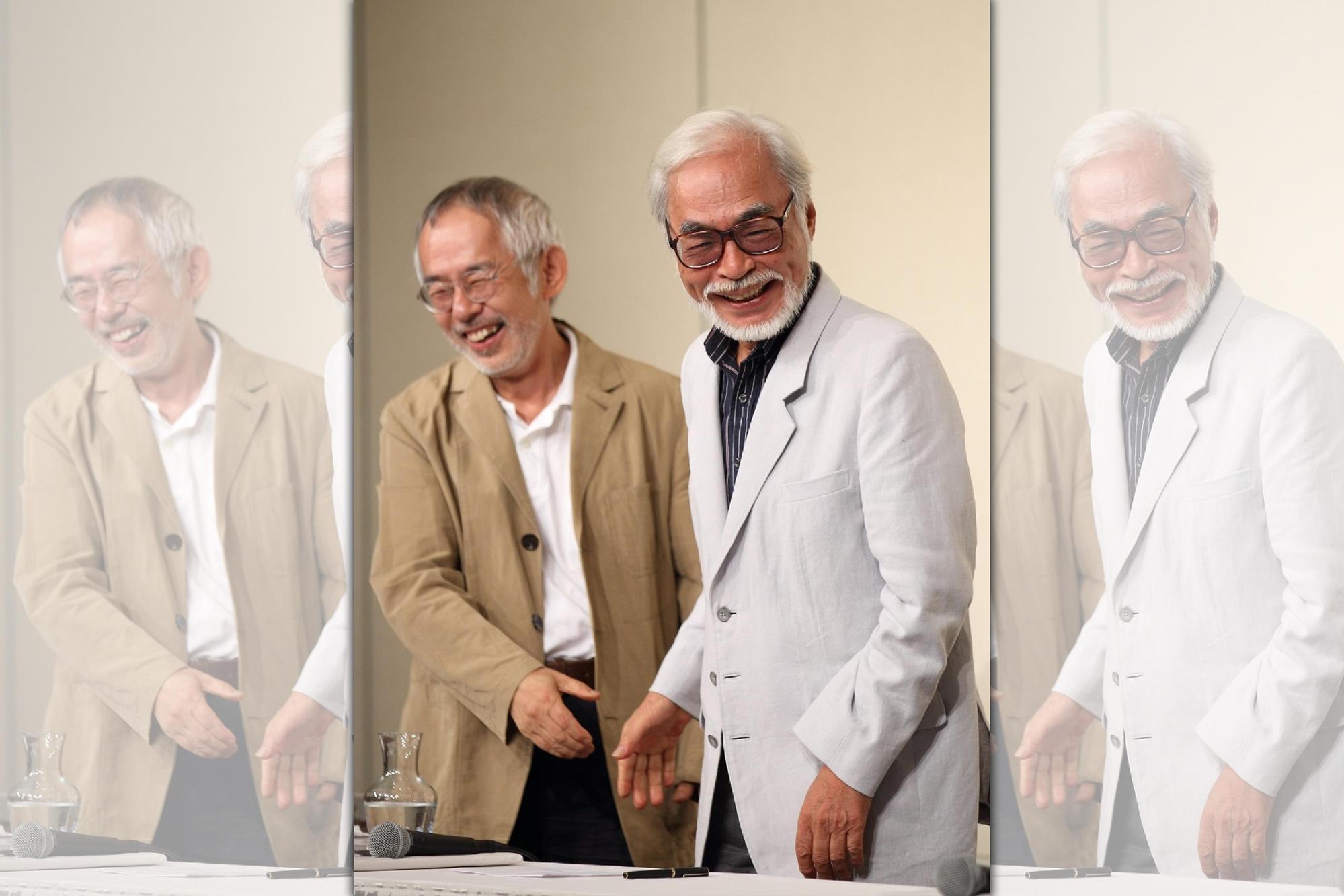 宮﨑駿(右)曾與製作人鈴木敏夫(左)一起召開引退記者會。(東方IC)