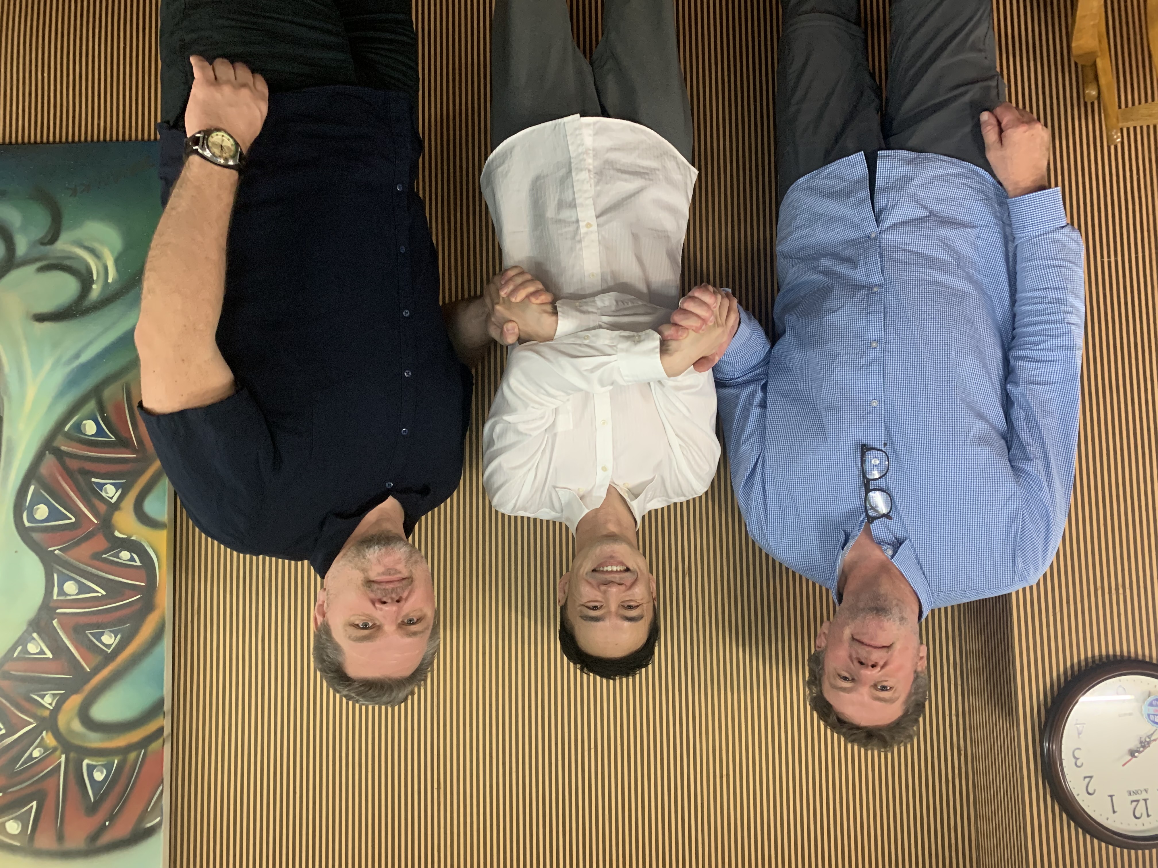 影一總經理張承中（中）與《Love Boat, Taipei》製片Christopher Foss（右）和Matthias Mellinghaus（左）合影。  （影一製作所提供）