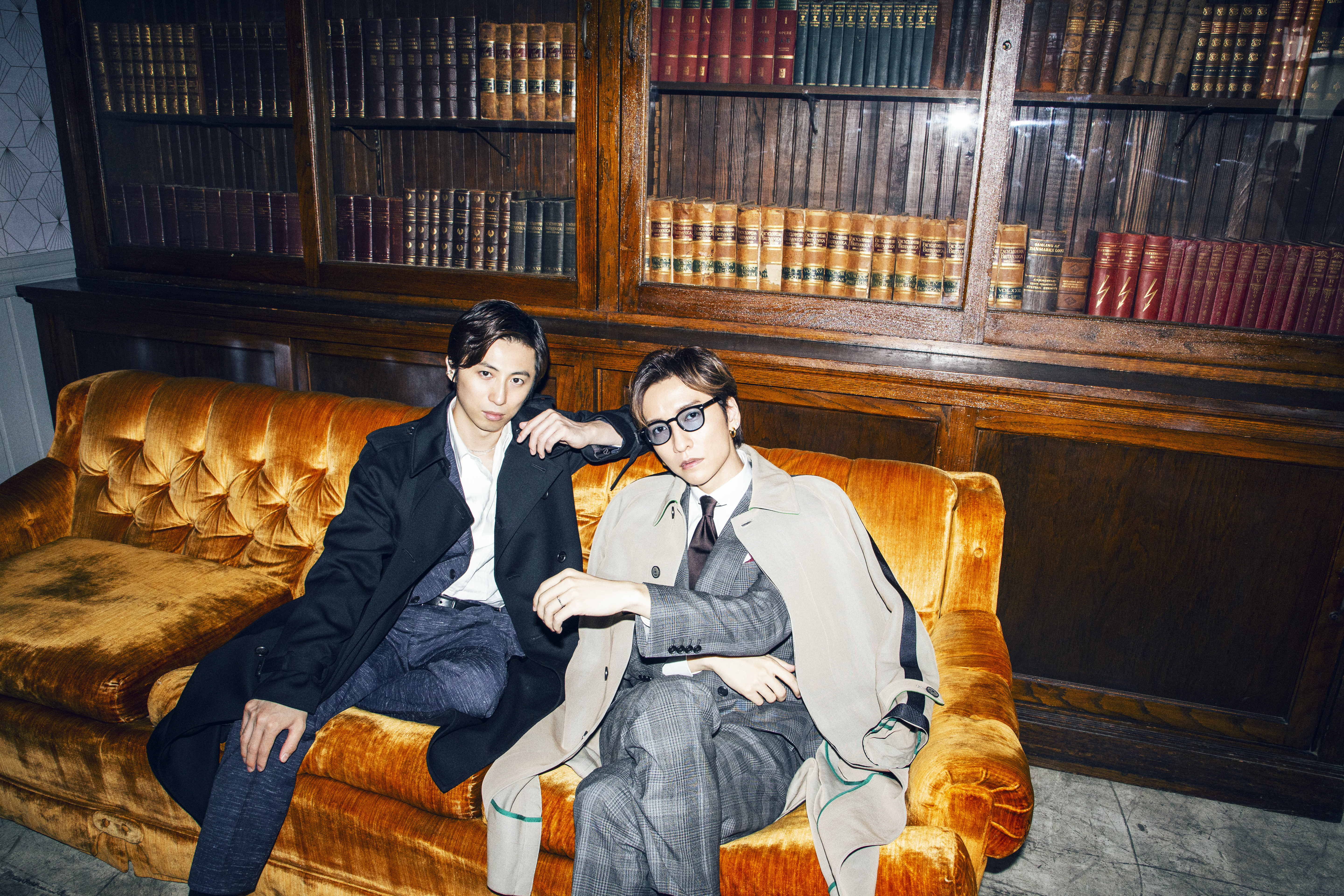 w-inds. 橘慶太（右）與千葉涼平接受台灣媒體越洋視訊訪問。（RISINGPRODUCTION 提供）