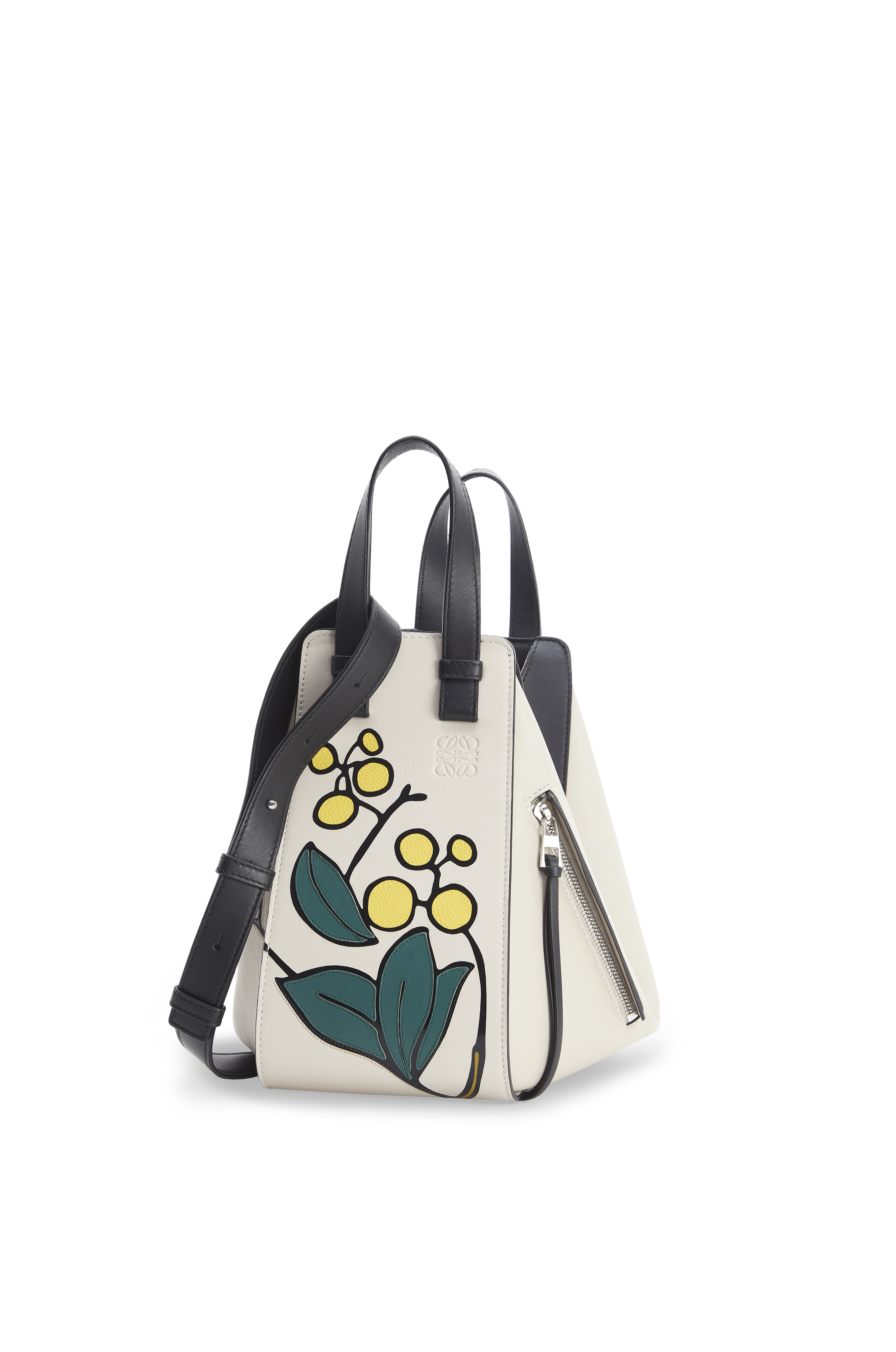 Hammock嵌花小牛皮肩背提包$106,000（LOEWE提供）