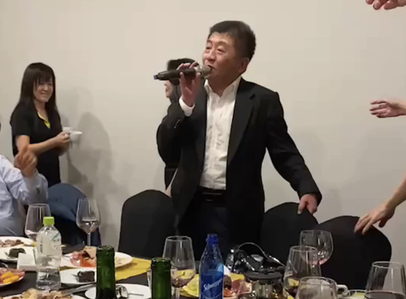 陳時中高歌片在網路上遭瘋傳。(翻攝畫面)