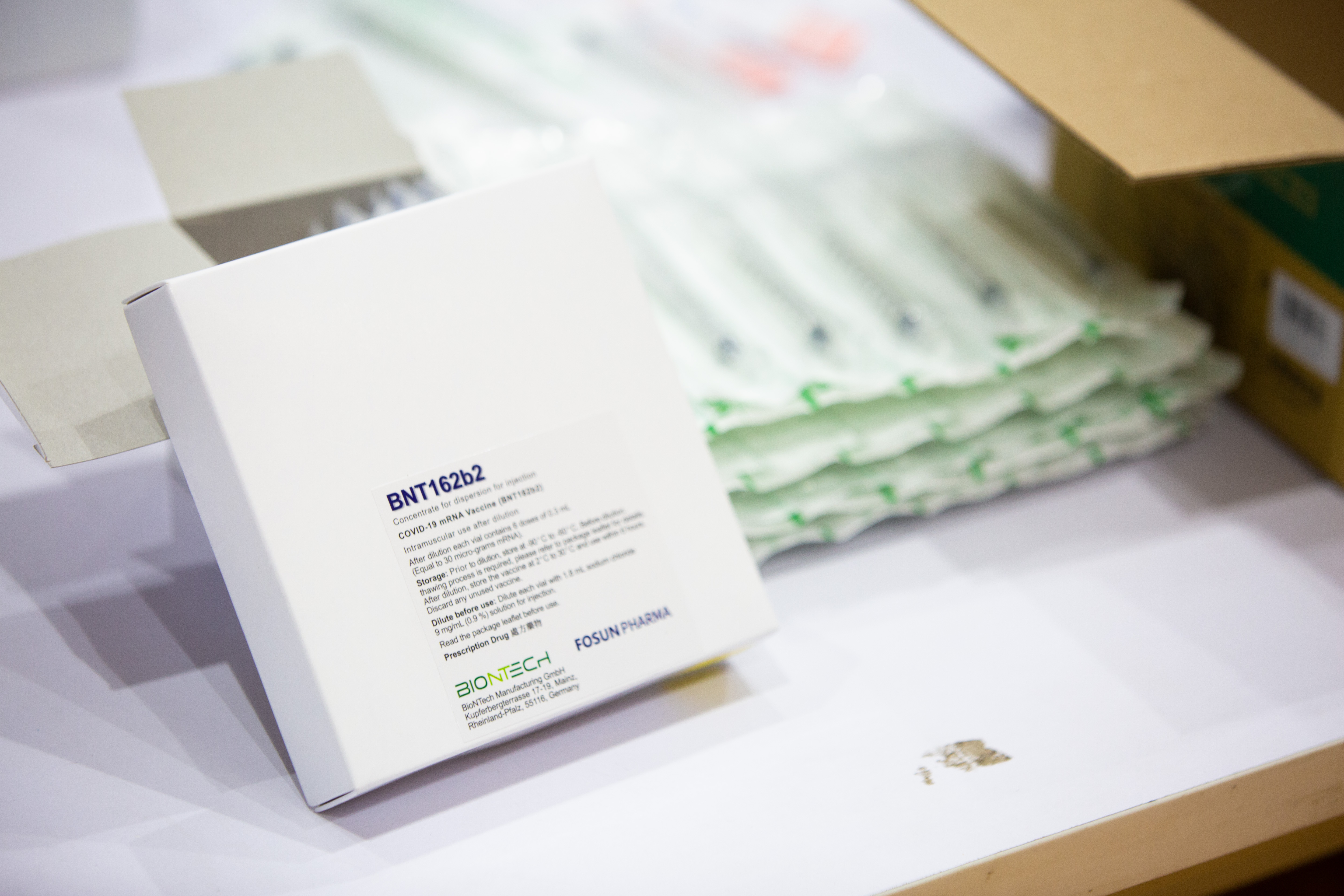 第12批BNT疫苗上午7時由華航載運抵達桃園機場。