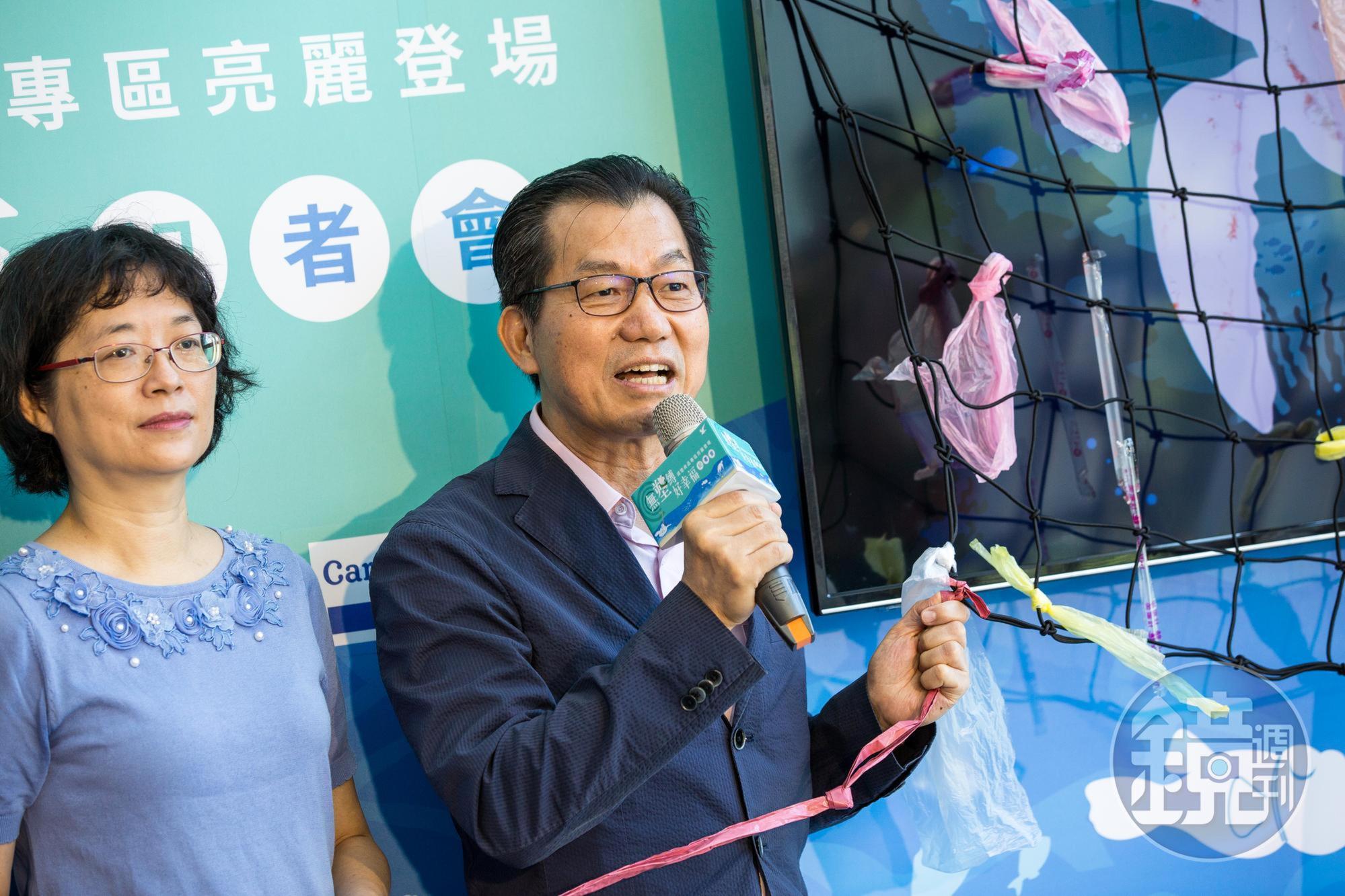 前駐泰代表李應元昨（11日）晚間病逝享壽68歲，不少政治人物都發文哀悼；圖為他當任環保署長時期。（本刊資料照）