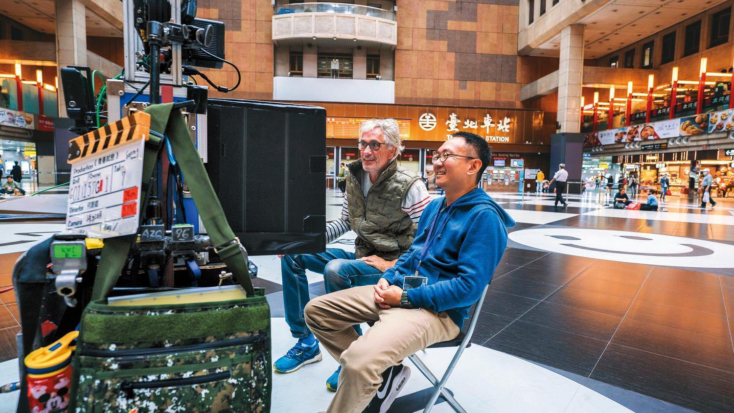 法籍攝影師Jean Louis Vialard（左）與導演何蔚庭（右）繼《幸福城市》後再度合作。（齊石提供）