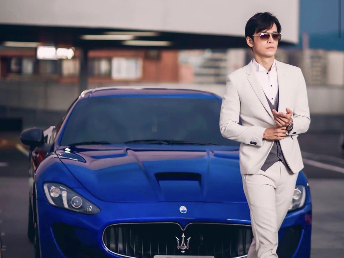 發生「瑪莎拉蒂惡少痛毆男大生」事件前一天，剛好GINO才貼出與瑪莎拉蒂車款的合照。（翻攝自GINO IG）