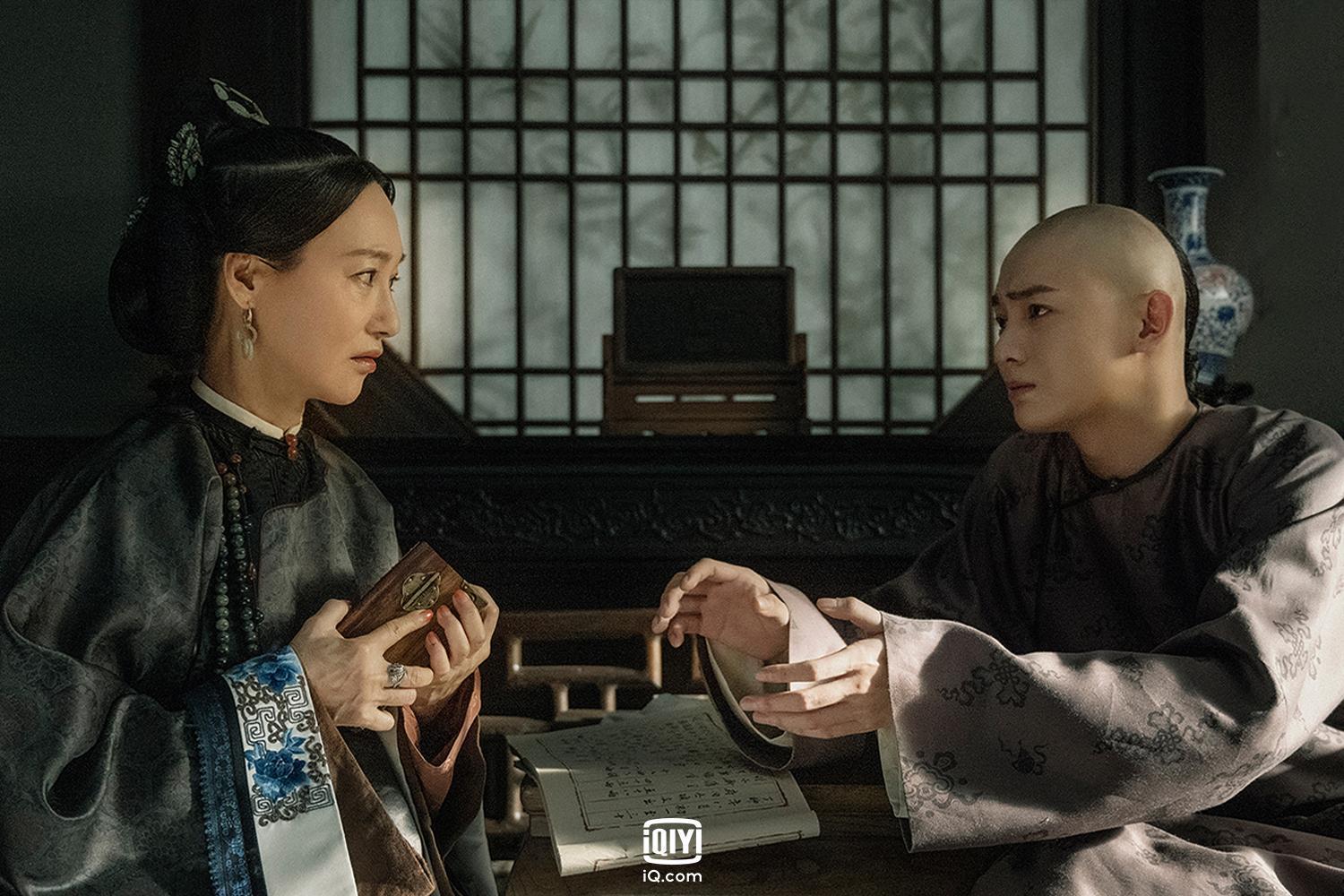 惠英紅（左）在《當家主母》演卑微又小心翼翼的姨奶奶，自嘆沒演過這麼委屈的角色。（愛奇藝國際站提供）