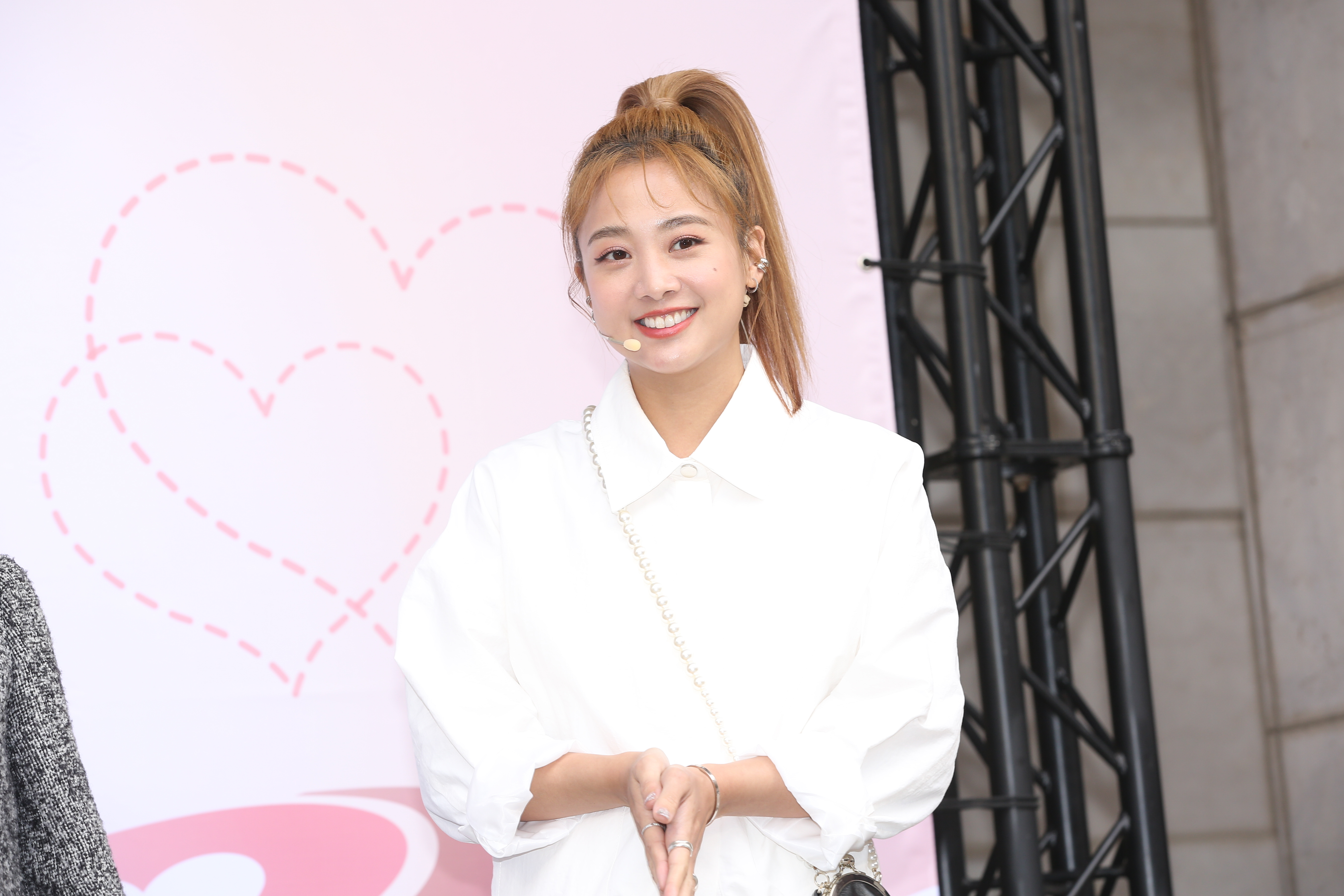 吳映潔（鬼鬼）為微光咖啡快閃店擔任公益大使。