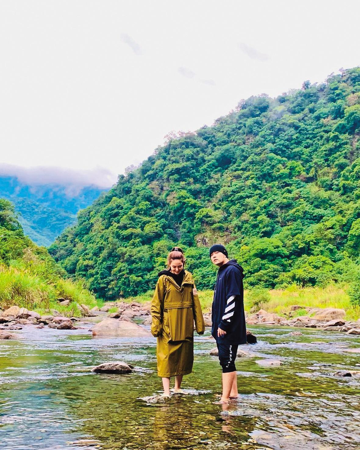 昆凌(左)和周杰倫近年因疫情減少工作,四處遊山玩水。(翻攝自昆凌IG)
