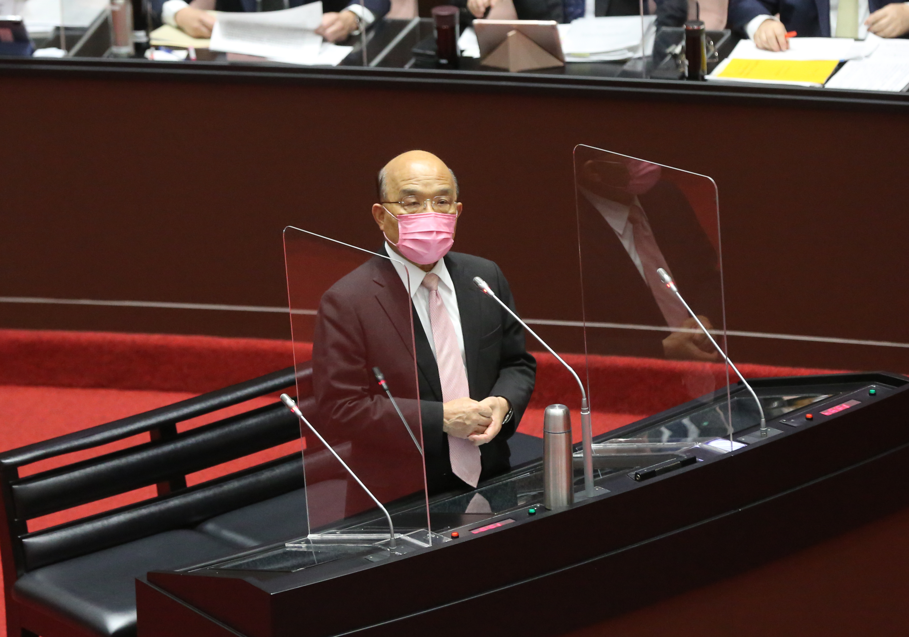 行政院長蘇貞昌表示，居檢者違規外出又染疫，應醫療費應自行負擔且還要處罰。（本刊資料照）