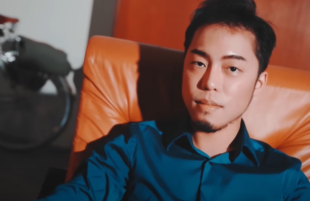 影評人超粒方整形後臉蛋曝光，獲得多數網友好評。（翻攝自超粒方YT頻道）