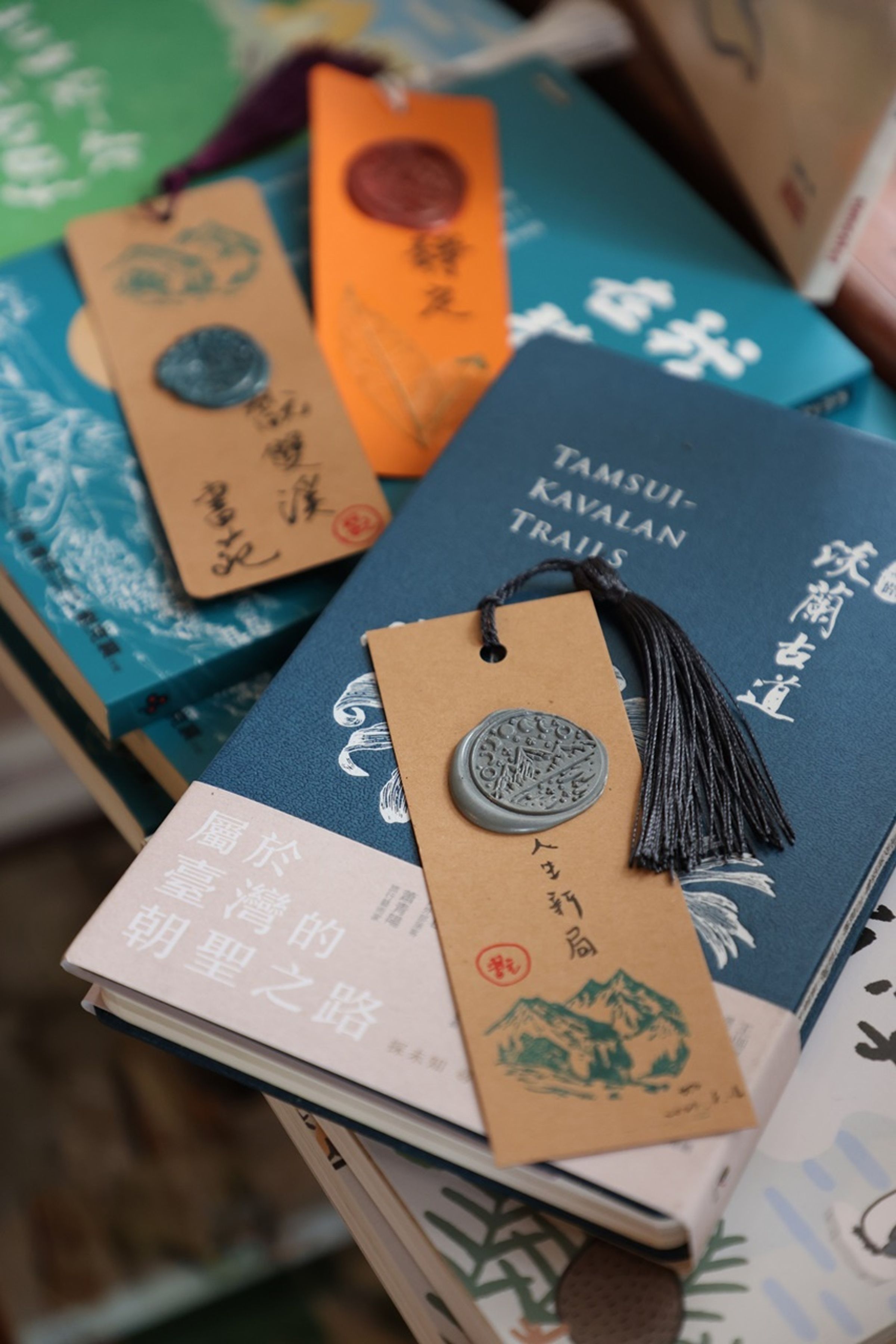 只要買書就能體驗自製書籤，受到很多旅客喜愛。