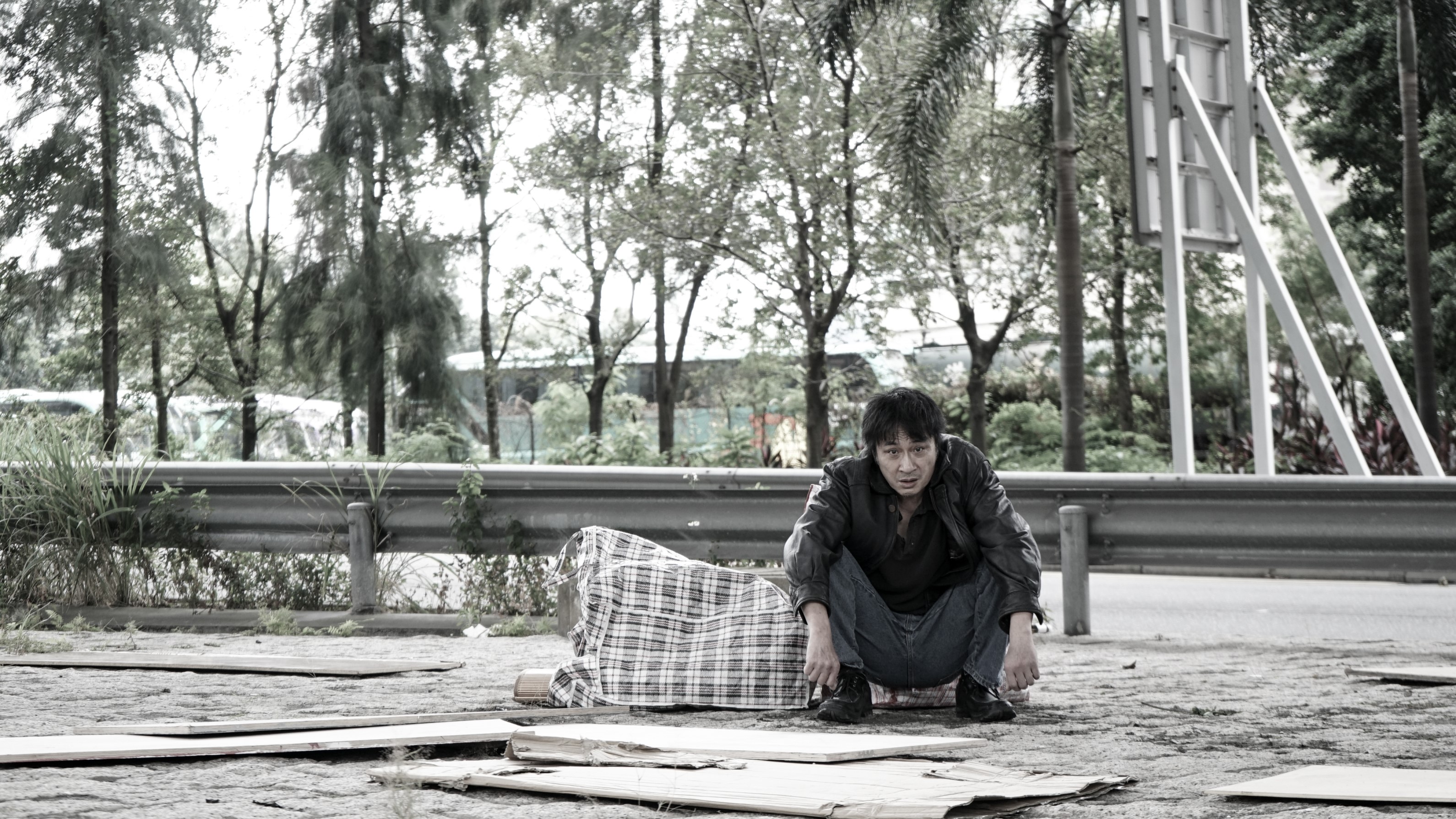 吳鎮宇開拍前帶著兒子到深水埗實地考察，親眼見到吸毒者在街上打針的過程。（滿滿額提供）