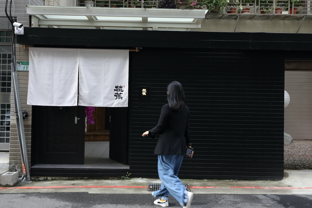 板前壽司餐廳「花蕉」店面低調，但高端價格引領話題。