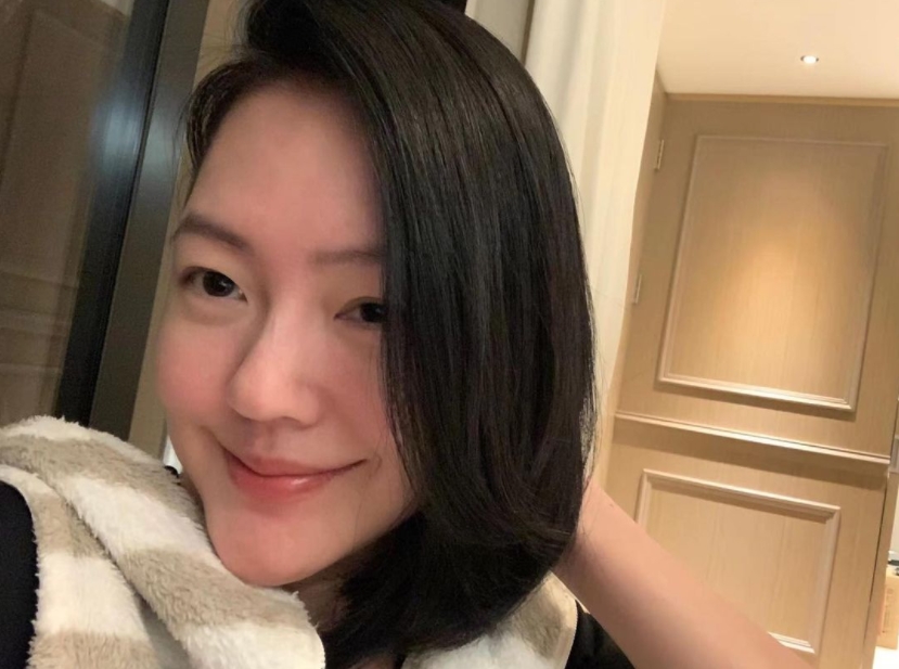 小S秀出5天沒洗頭的亮麗黑髮。（翻攝自小S Instagram）