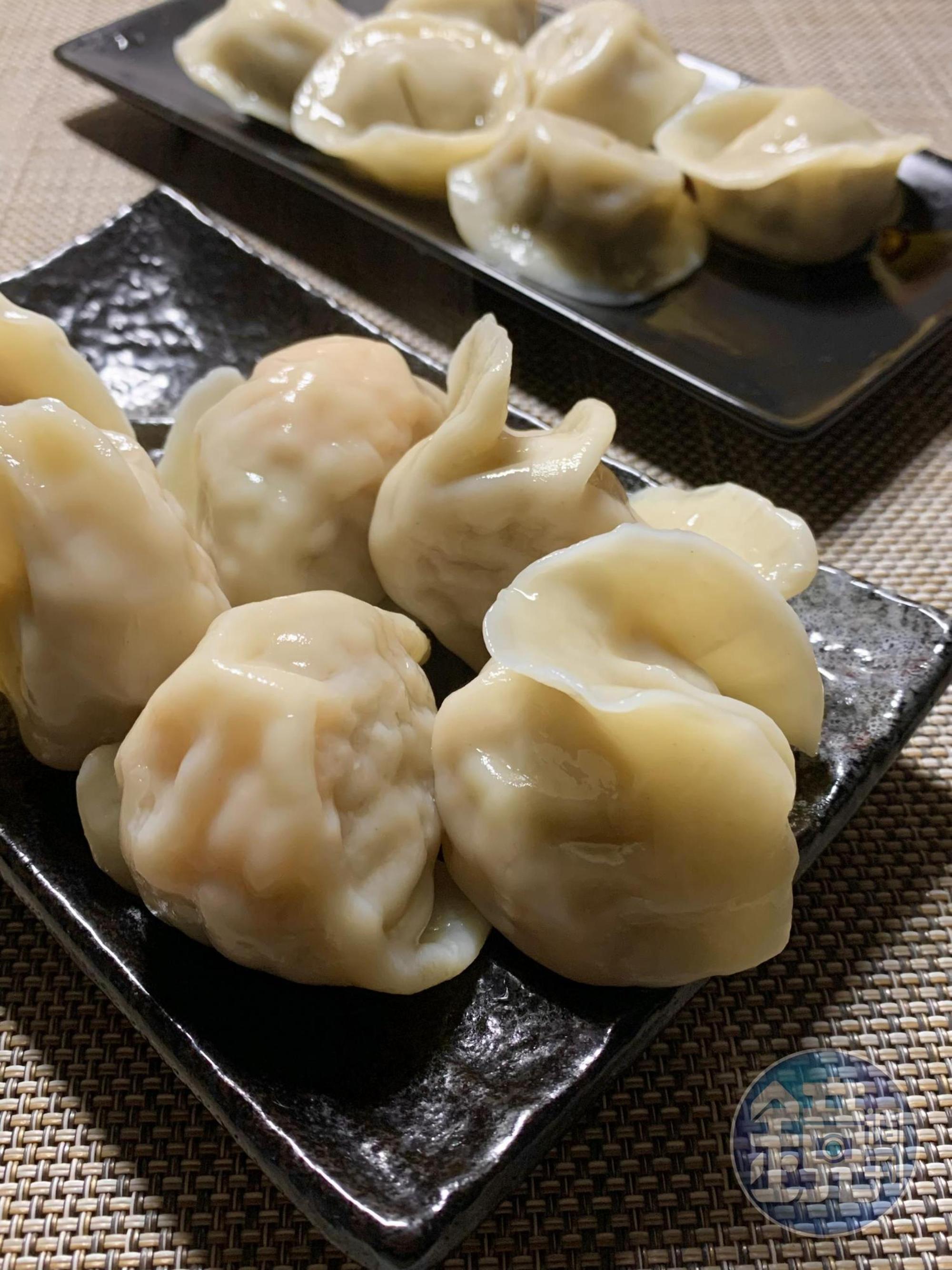 「鮮蝦榨菜水餃」外皮彈Q有嚼勁。(360元/包、20顆)