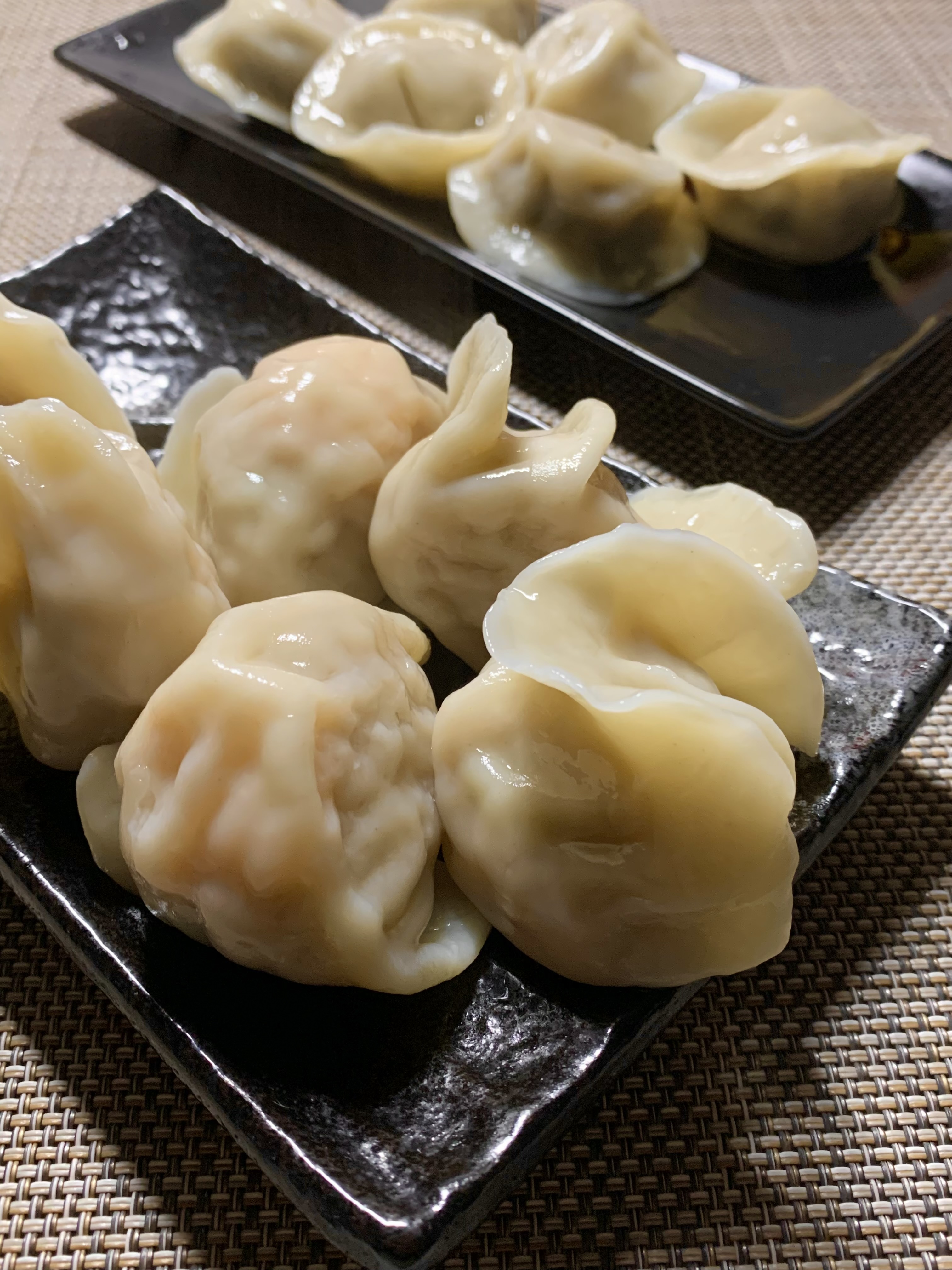 「鮮蝦榨菜水餃」外皮彈Q有嚼勁。（360元／包、20顆）