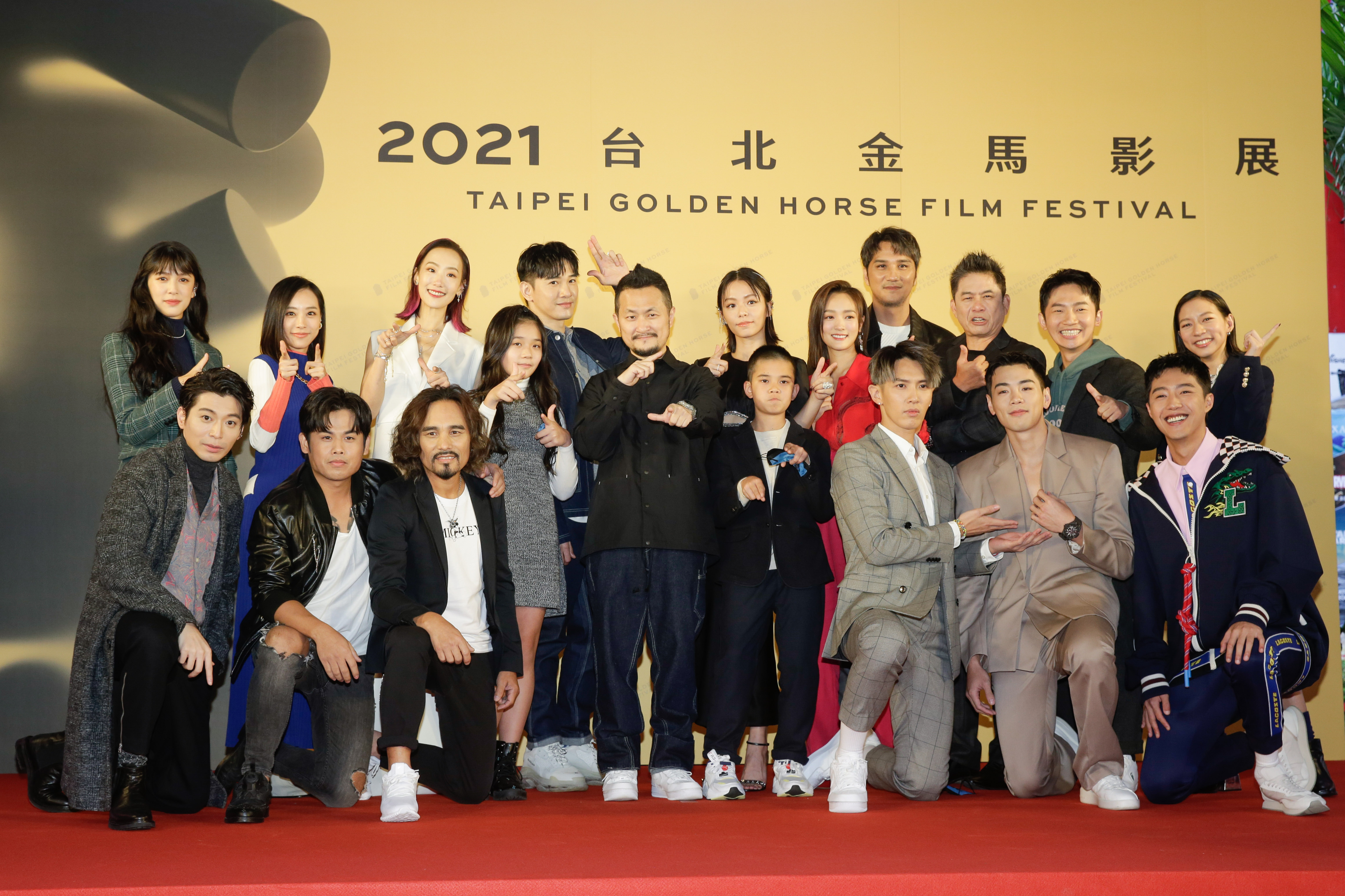 《月老》入圍金馬獎11項，金馬首映場動員全片18演員，拍合照時前排都得半跪著才能入境。