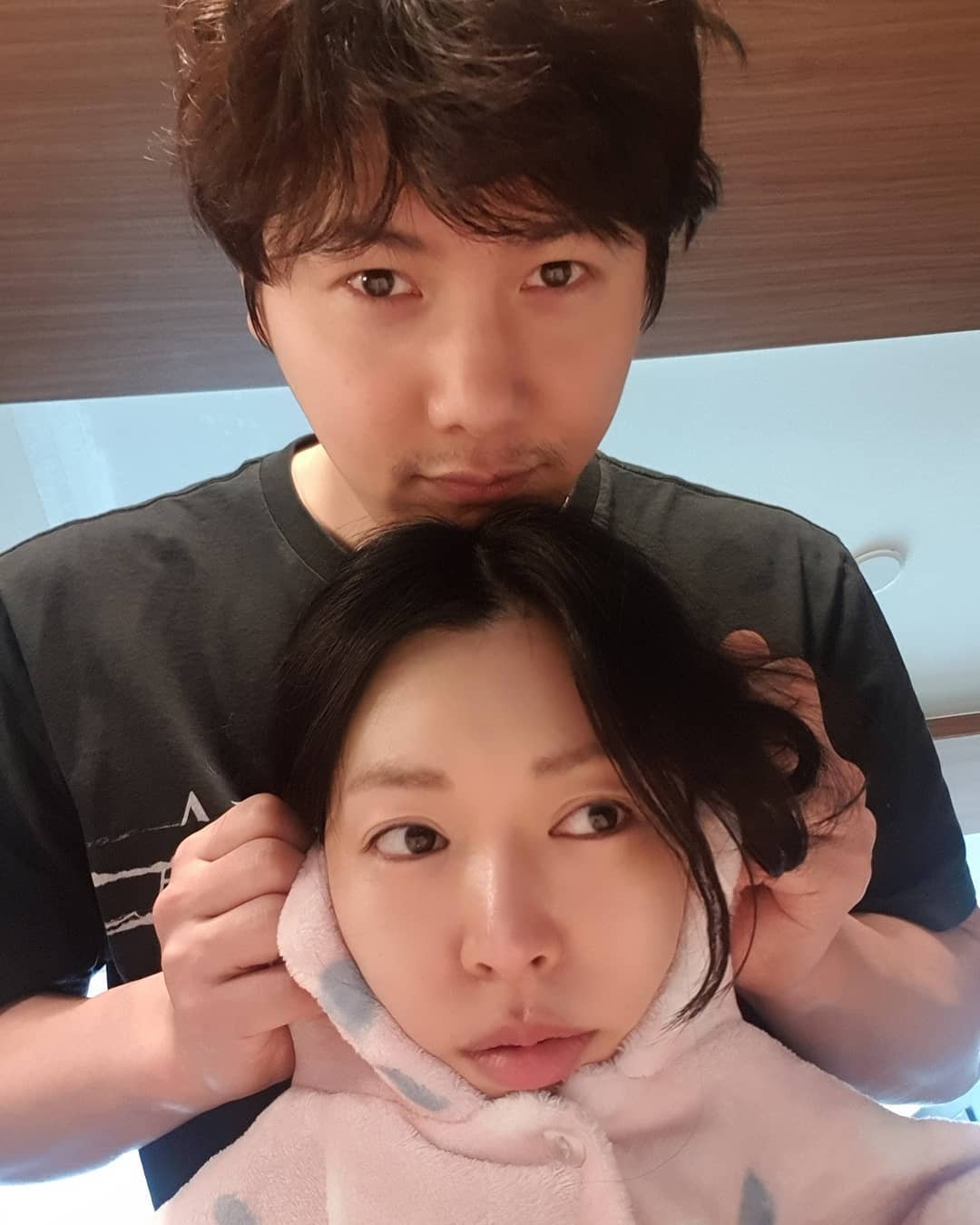 金素妍與李尚禹婚後沒有小孩，時常到處旅行，也會拍下逗趣的合照。（翻攝金素妍IG）