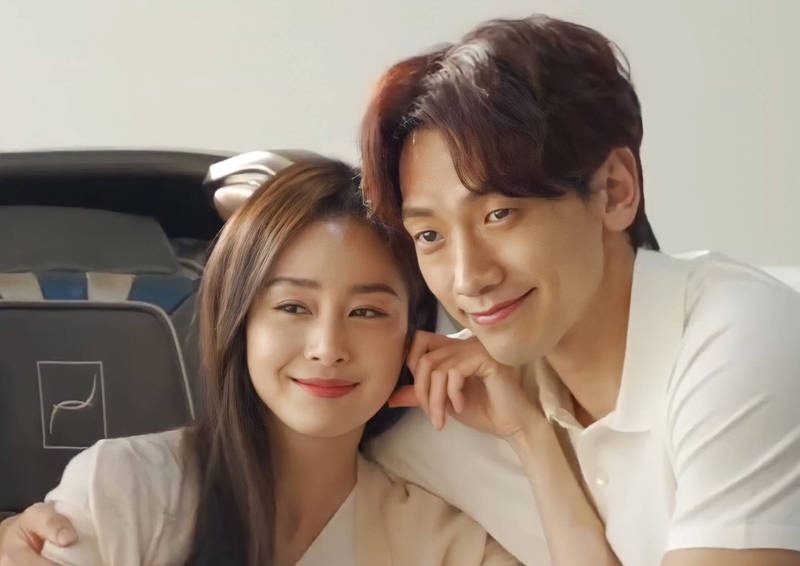 RAIN與金泰希曾合體拍廣告，最近被網友巧遇，見兩人走路十指緊扣超甜蜜。（網路圖片）