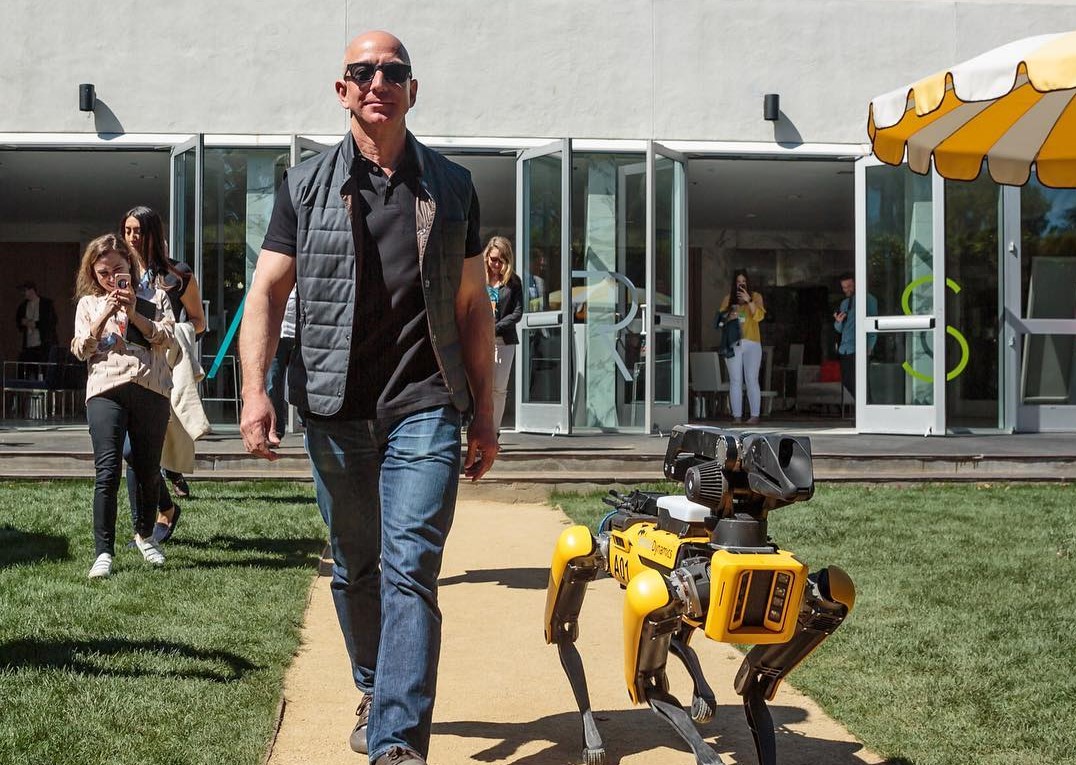 貝佐斯斷言人類將移居外太空生活，地球則會變成渡假村。（翻攝Jeff Bezos IG）