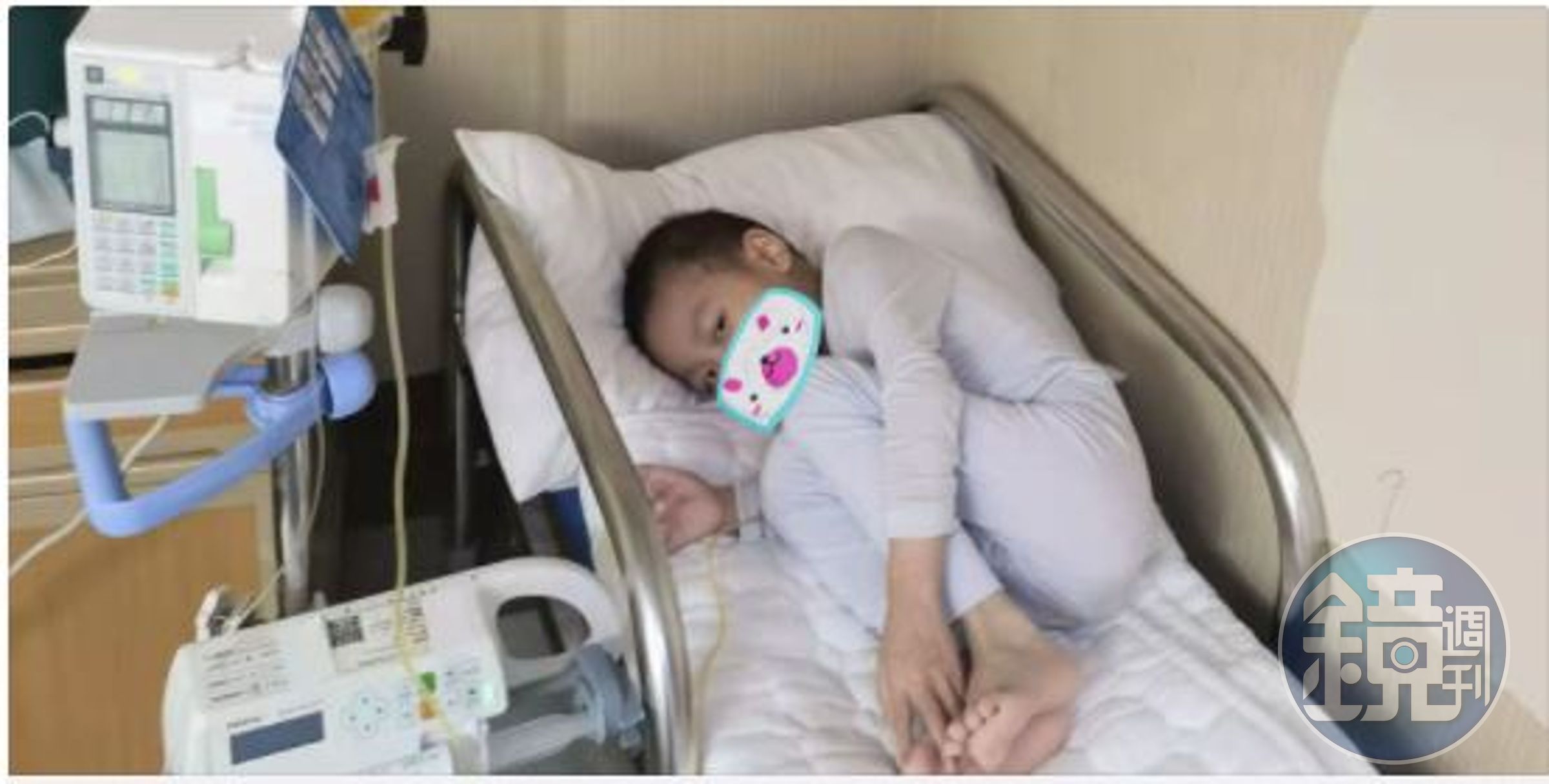 5歲病童難忍治療的痛苦，問母親「死了，你知道是啥樣嗎？」（翻攝自都市報導微博）