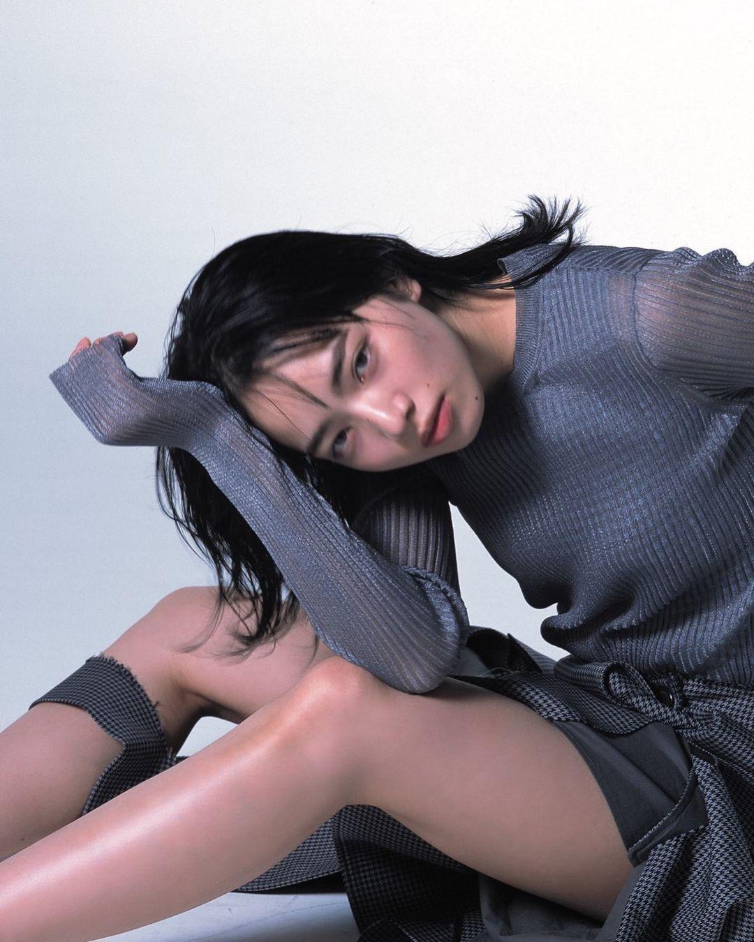 小松菜奈以高級厭世臉圈粉無數。(翻攝小松菜奈IG)