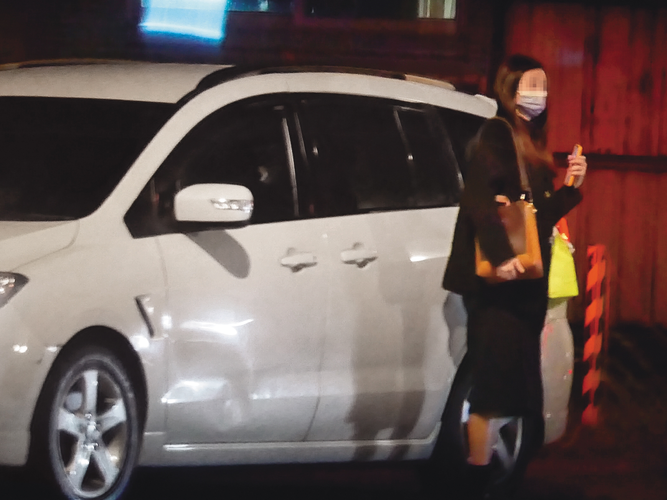 22:41 友人在台北民權東路附近下車，接著兩人直奔住處。