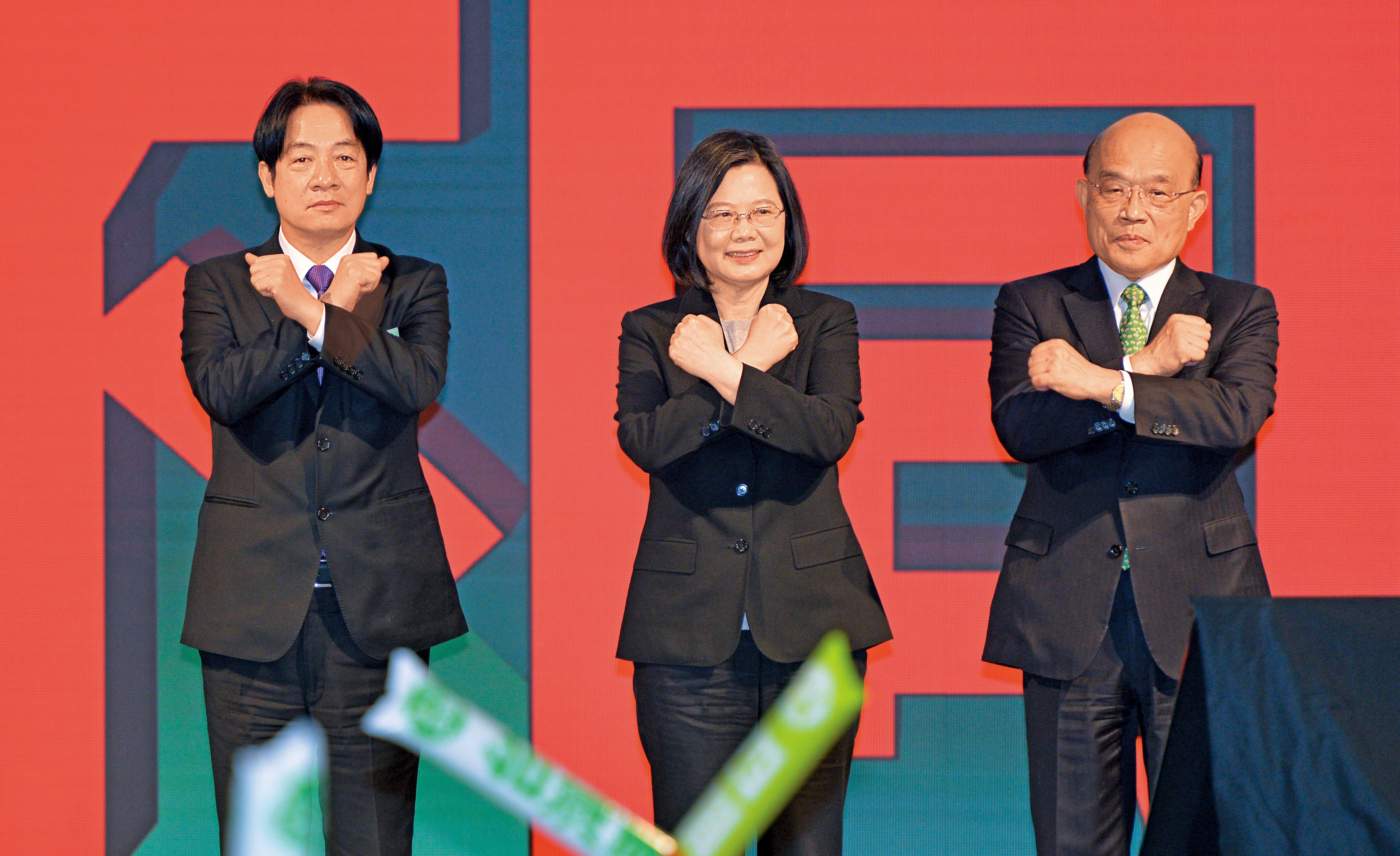 總統蔡英文在全代會定調「正面迎戰公投」，籲黨員正面捍衛國家發展路線。