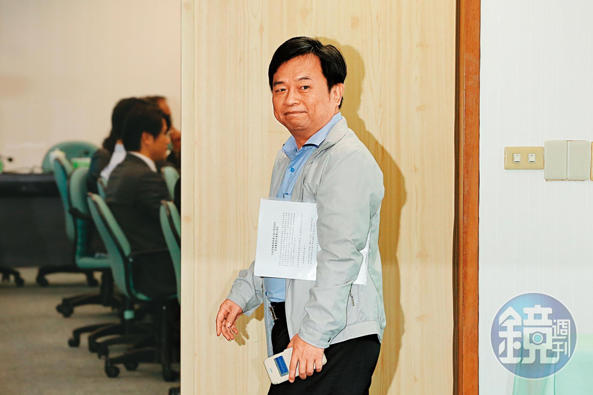 民進黨用大選規格備戰公投,林錫耀下令掃街、站路口,務求催出最多反對票。