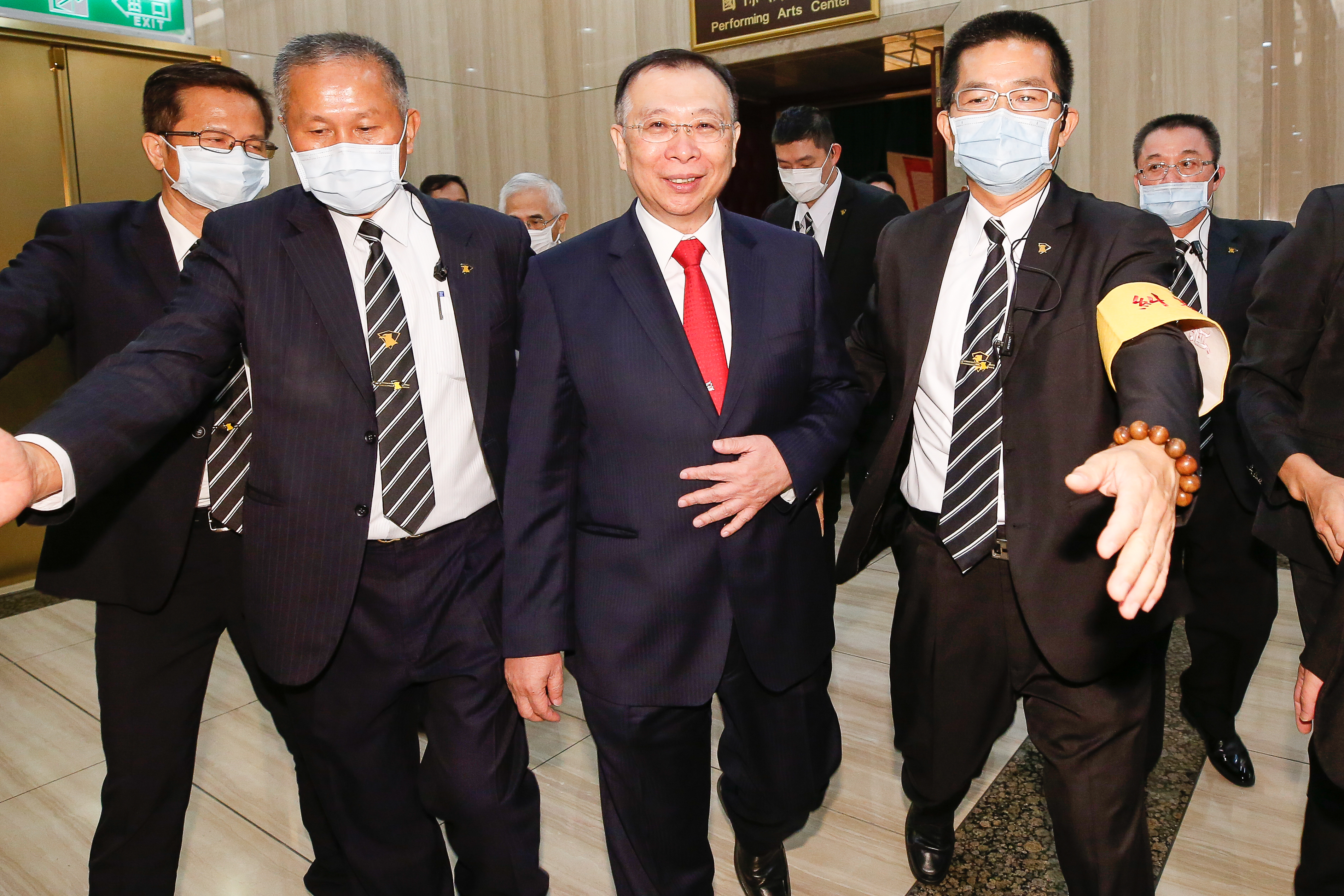 台鋼集團會長謝裕民是光洋科大股東，他覺得被公司派董座馬堅勇突襲。