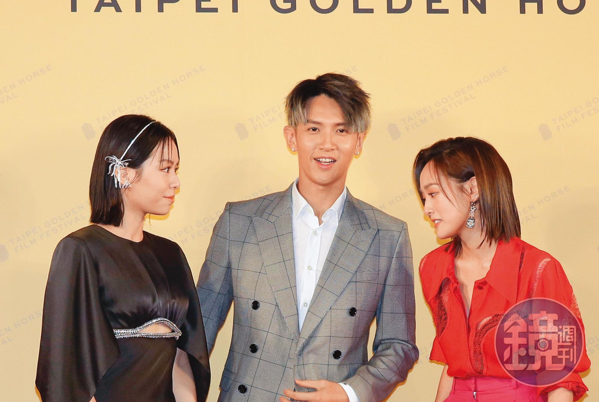 長髮是飯局妹?難怪宋芸樺(左)、王淨(右)出席《月老》金馬影展首映場,都剪短髮。中為柯震東。