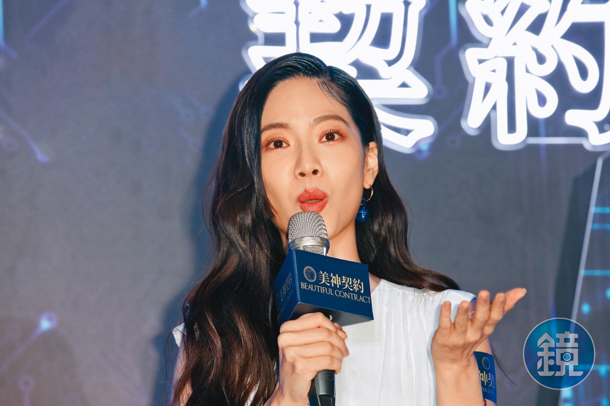 50分：曾之喬現身美神契約續約代言記者會，看這毛量…英國跳水王子湯姆戴利可來打毛線了！