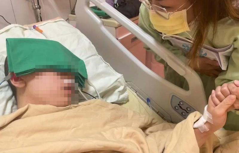 遭瑪莎拉蒂3惡少毆打成重傷的男大生今日出院。（家屬提供）