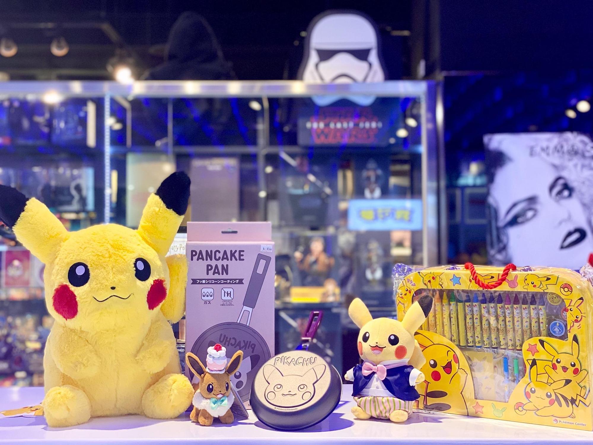 Pokémon Center原裝商品空運來台。(翻攝三創生活園區臉書粉專)