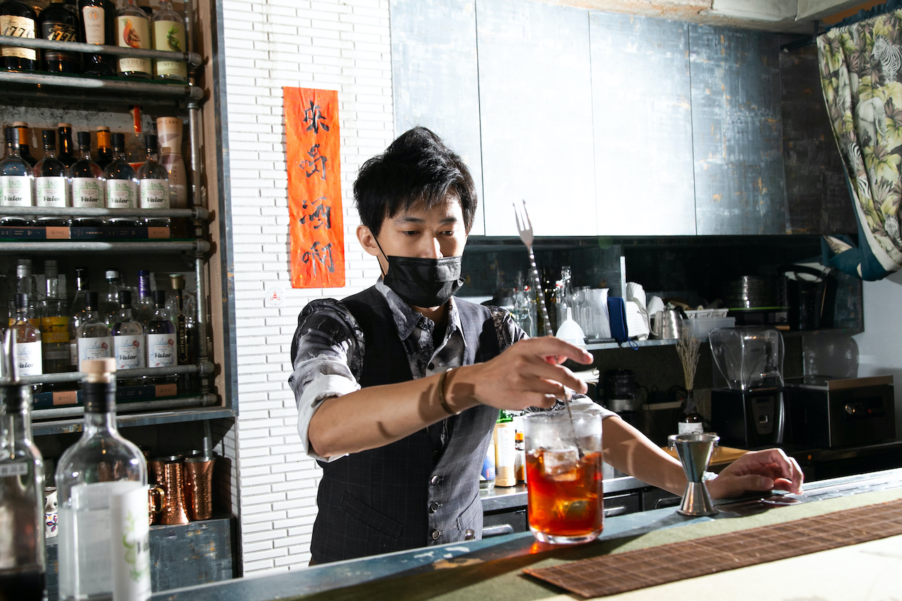 「Closet Restaurant & Bar」調酒師鄭仲凱(Kyle),奪得挑戰賽第2名。(合力酒廠提供)